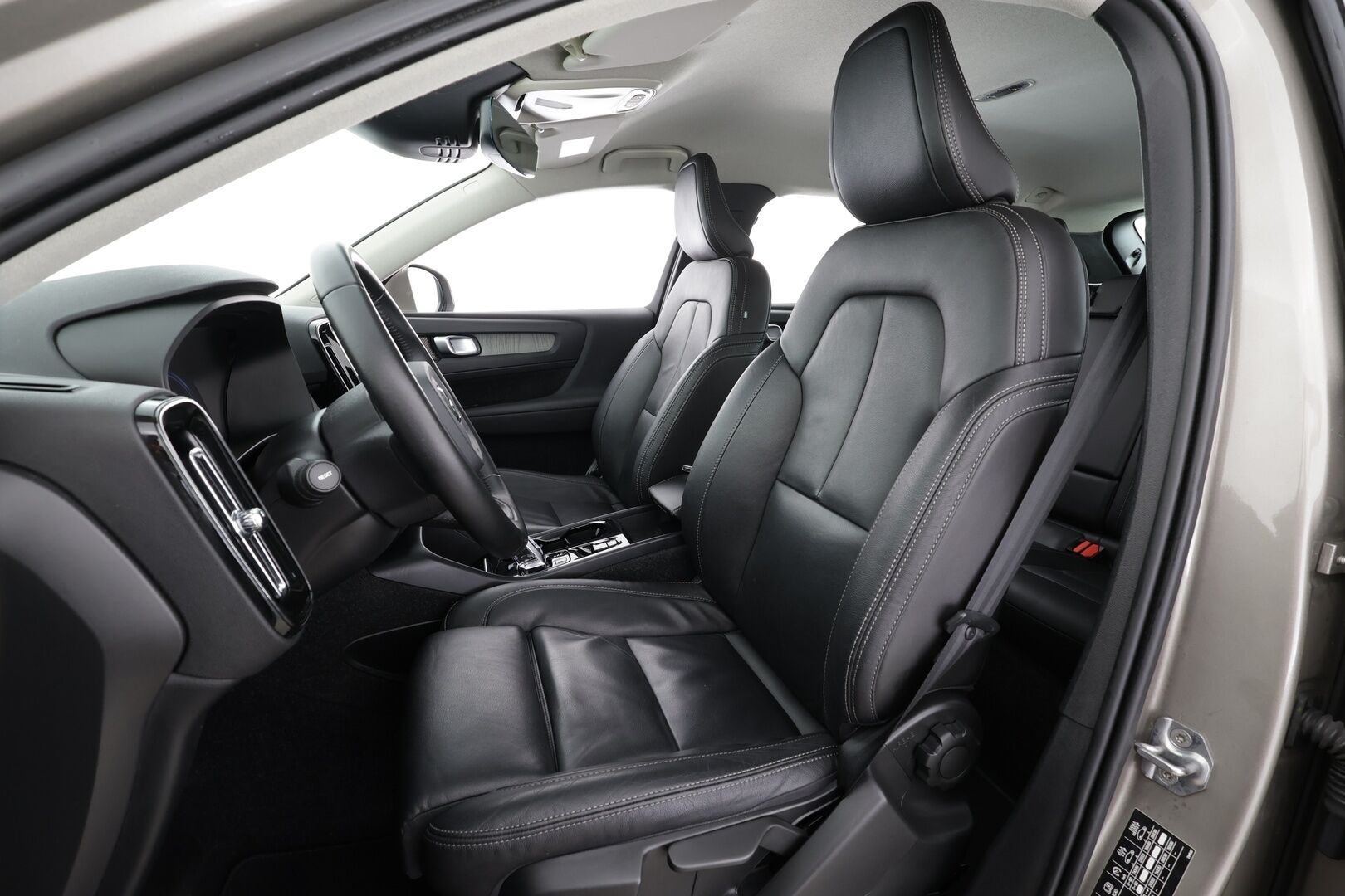 Volvo XC40 2021 T5 TwE Inscription aut * Webasto /  H&K / ACC / LED / P.Kamera / Sportnahat / Kaistavahti / Navi / Keyless * - Suomi-auto / 2x Latauskaapelit / Kahdet renkaat / Merkkihuollot - HULLUT JOULUT KORKOTARJOUS 2,49% 