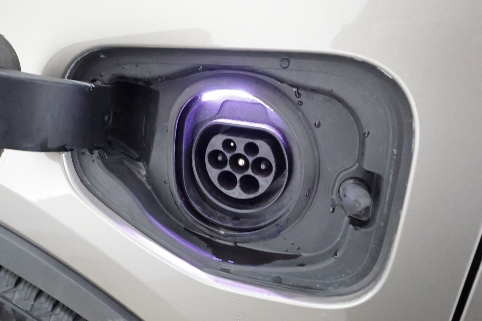 Volvo XC40 2021 T5 TwE Inscription aut * Webasto / Harman&Kardon / Adapt.Vakkari / Peruutuskamera / Sporttinahat / LED / Navi / KeyLess - Suomi-auto / 2x Latauskaapelit / Kahdet renkaat / Merkkihuollot / Supervarusteet!