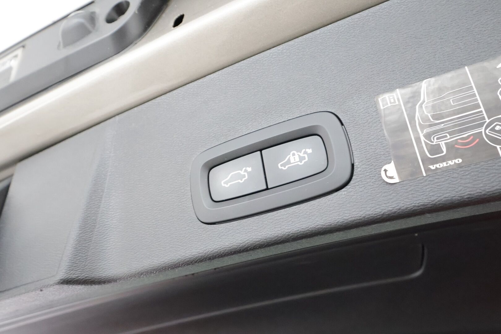 Volvo XC40 2021 T5 TwE Inscription aut * Webasto / Harman&Kardon / Adapt.Vakkari / Peruutuskamera / Sporttinahat / LED / Navi / KeyLess - Suomi-auto / 2x Latauskaapelit / Kahdet renkaat / Merkkihuollot / Supervarusteet!