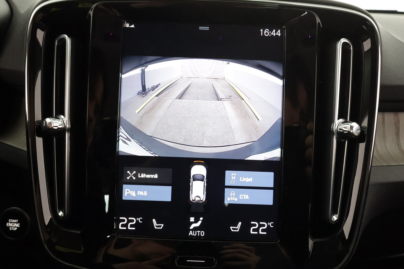 Volvo XC40 2021 T5 TwE Inscription aut * Webasto /  H&K / ACC / LED / P.Kamera / Sportnahat / Kaistavahti / Navi / Keyless * - Suomi-auto / 2x Latauskaapelit / Kahdet renkaat / Merkkihuollot - HULLUT JOULUT KORKOTARJOUS 2,49% 