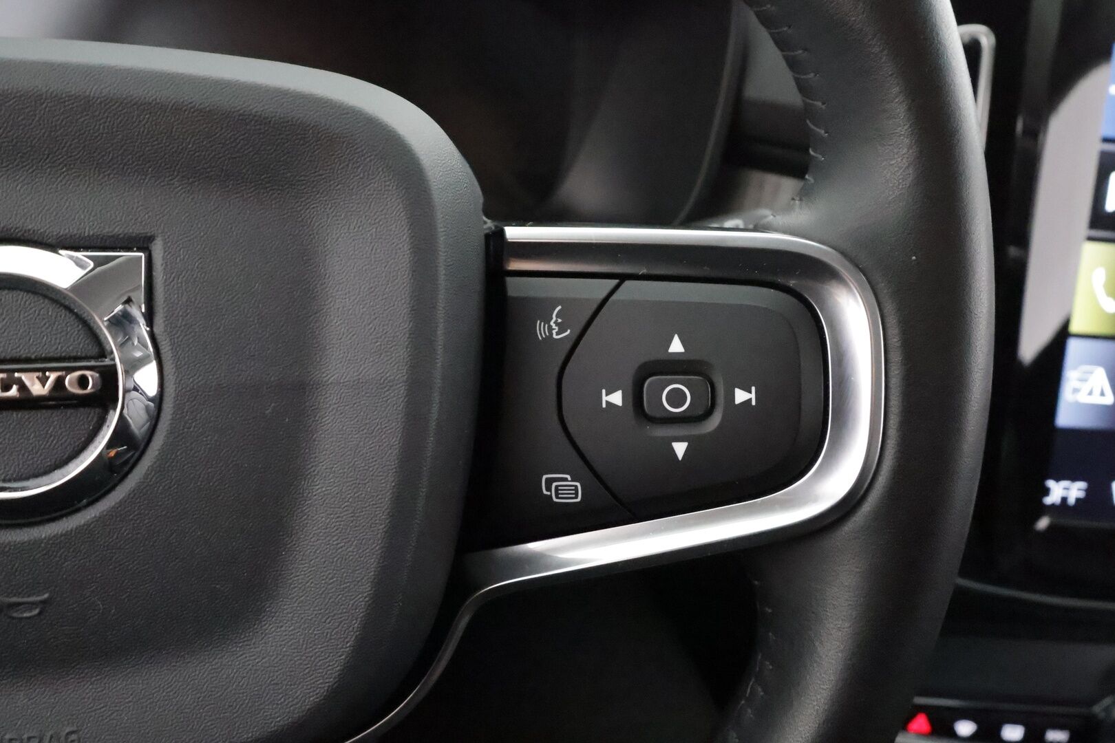 Volvo XC40 2021 T5 TwE Inscription aut * Webasto /  H&K / ACC / LED / P.Kamera / Sportnahat / Kaistavahti / Navi / Keyless * - Suomi-auto / 2x Latauskaapelit / Kahdet renkaat / Merkkihuollot - HULLUT JOULUT KORKOTARJOUS 2,49% 