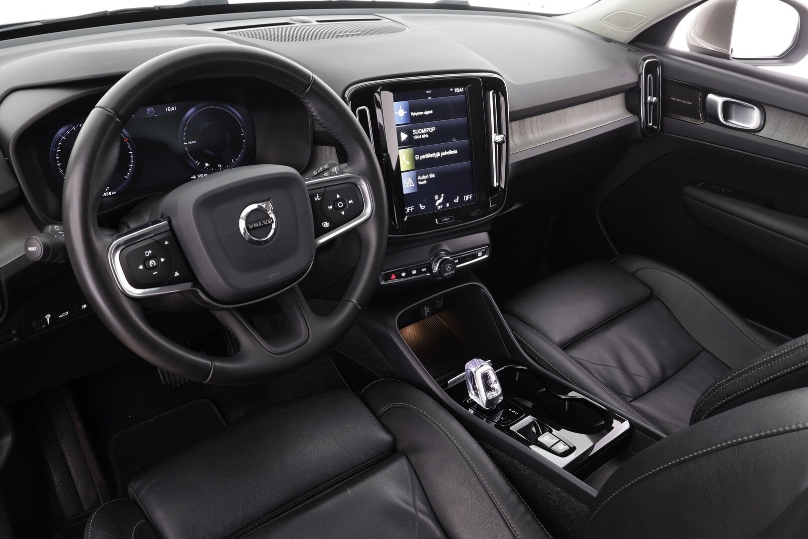 Volvo XC40 2021 T5 TwE Inscription aut * Webasto /  H&K / ACC / LED / P.Kamera / Sportnahat / Kaistavahti / Navi / Keyless * - Suomi-auto / 2x Latauskaapelit / Kahdet renkaat / Merkkihuollot - HULLUT JOULUT KORKOTARJOUS 2,49% 