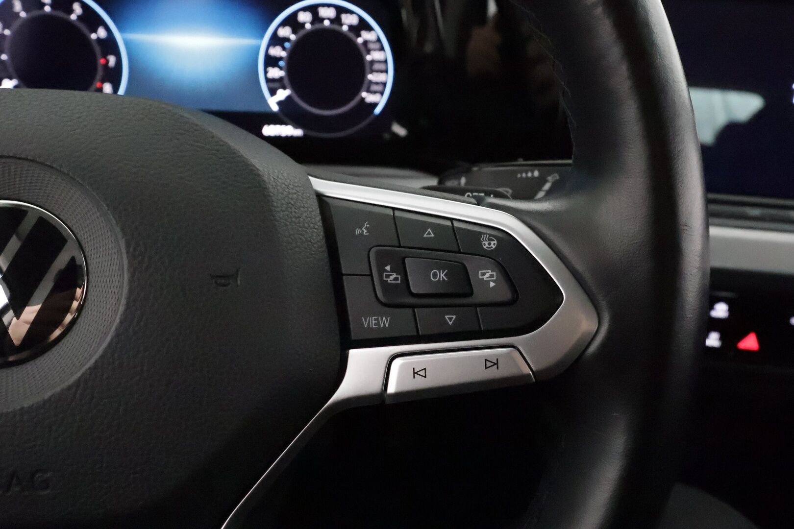 Volkswagen Golf 2020 First Edition 1,5 eTSI 110 kW (MHEV) DSG *ACC / LED-valot / P.Tutkat / Webasto / Navi / Kaistavahti / Digimittaristo* - Suomi-auto / Kahdet alkuperäiset alumiinivanteet / Viimeisin huolto 65tkm / Seuraava katsastus 16.9.2026