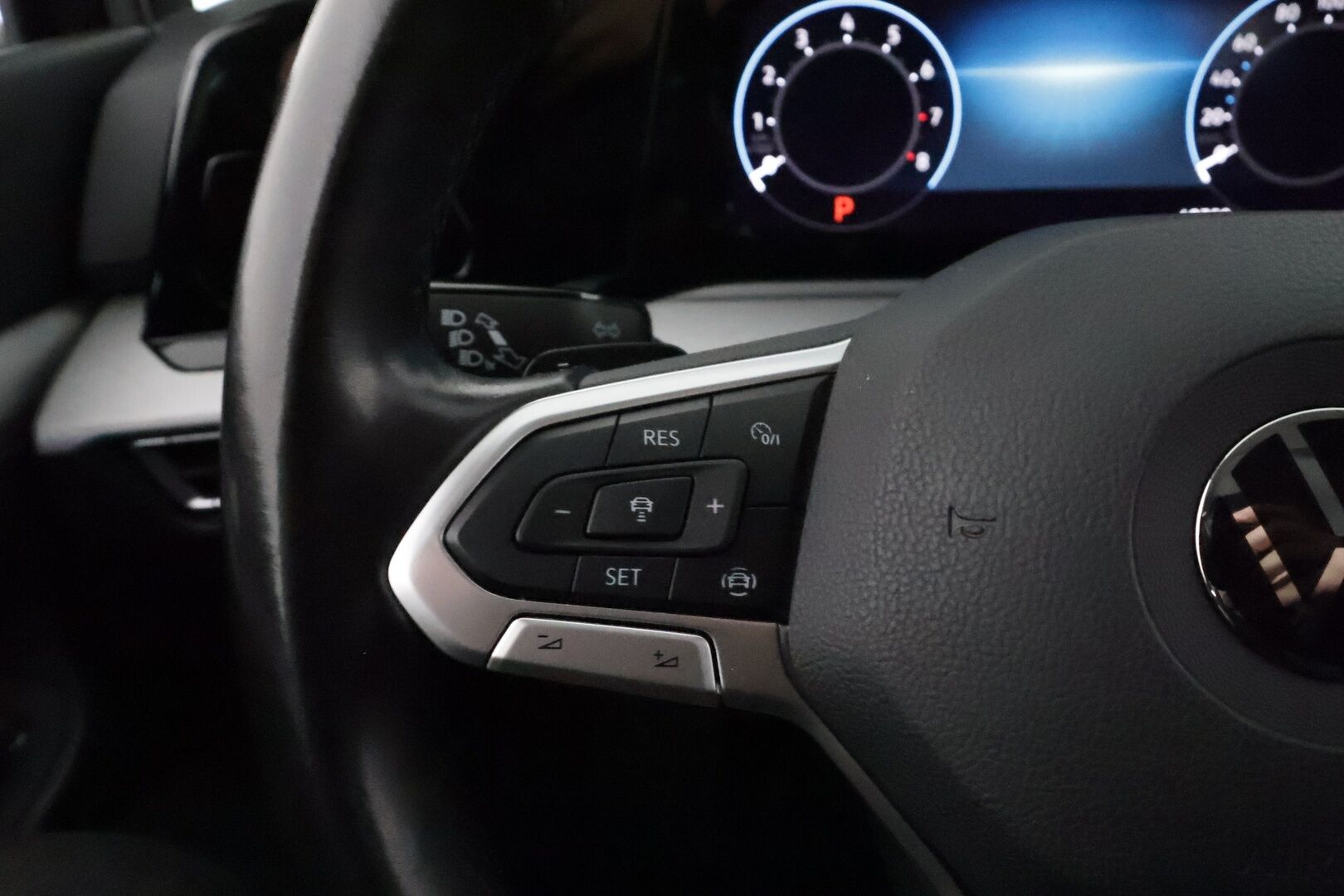 Volkswagen Golf 2020 First Edition 1,5 eTSI 110 kW (MHEV) DSG *ACC / LED-valot / P.Tutkat / Webasto / Navi / Kaistavahti / Digimittaristo* - Suomi-auto / Kahdet alkuperäiset alumiinivanteet / Viimeisin huolto 65tkm / Seuraava katsastus 16.9.2026