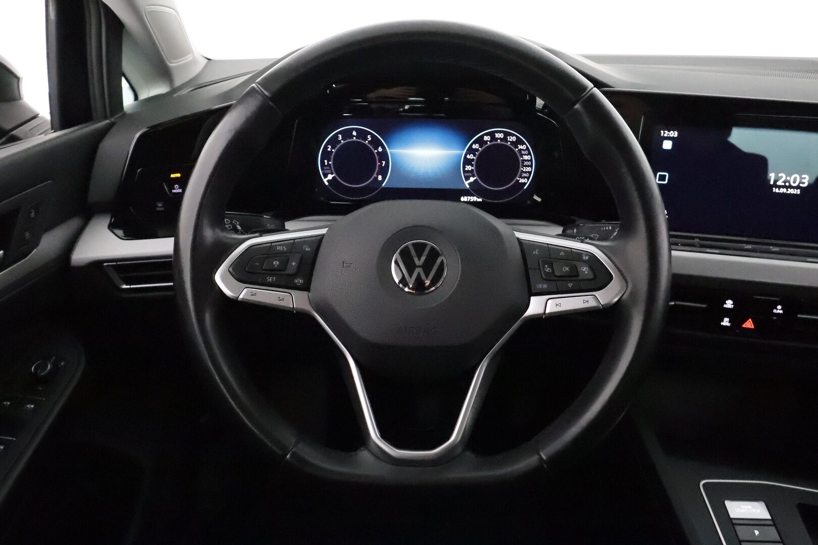 Volkswagen Golf 2020 First Edition 1,5 eTSI 110 kW (MHEV) DSG *ACC / LED-valot / P.Tutkat / Webasto / Navi / Kaistavahti / Digimittaristo* - Suomi-auto / Kahdet alkuperäiset alumiinivanteet / Viimeisin huolto 65tkm / Seuraava katsastus 16.9.2026