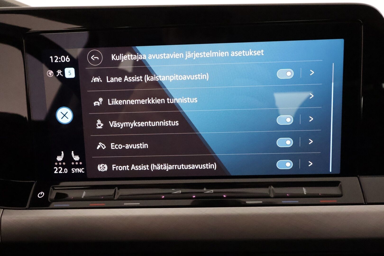 Volkswagen Golf 2020 First Edition 1,5 eTSI 110 kW (MHEV) DSG *ACC / LED-valot / P.Tutkat / Webasto / Navi / Kaistavahti / Digimittaristo* - Suomi-auto / Kahdet alkuperäiset alumiinivanteet / Viimeisin huolto 65tkm / Seuraava katsastus 16.9.2026