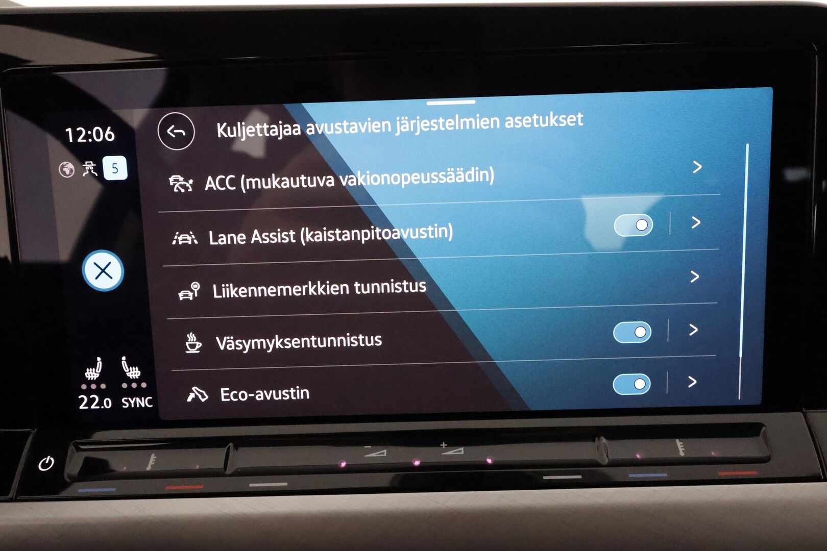 Volkswagen Golf 2020 First Edition 1,5 eTSI 110 kW (MHEV) DSG *ACC / LED-valot / P.Tutkat / Webasto / Navi / Kaistavahti / Digimittaristo* - Suomi-auto / Kahdet alkuperäiset alumiinivanteet / Viimeisin huolto 65tkm / Seuraava katsastus 16.9.2026