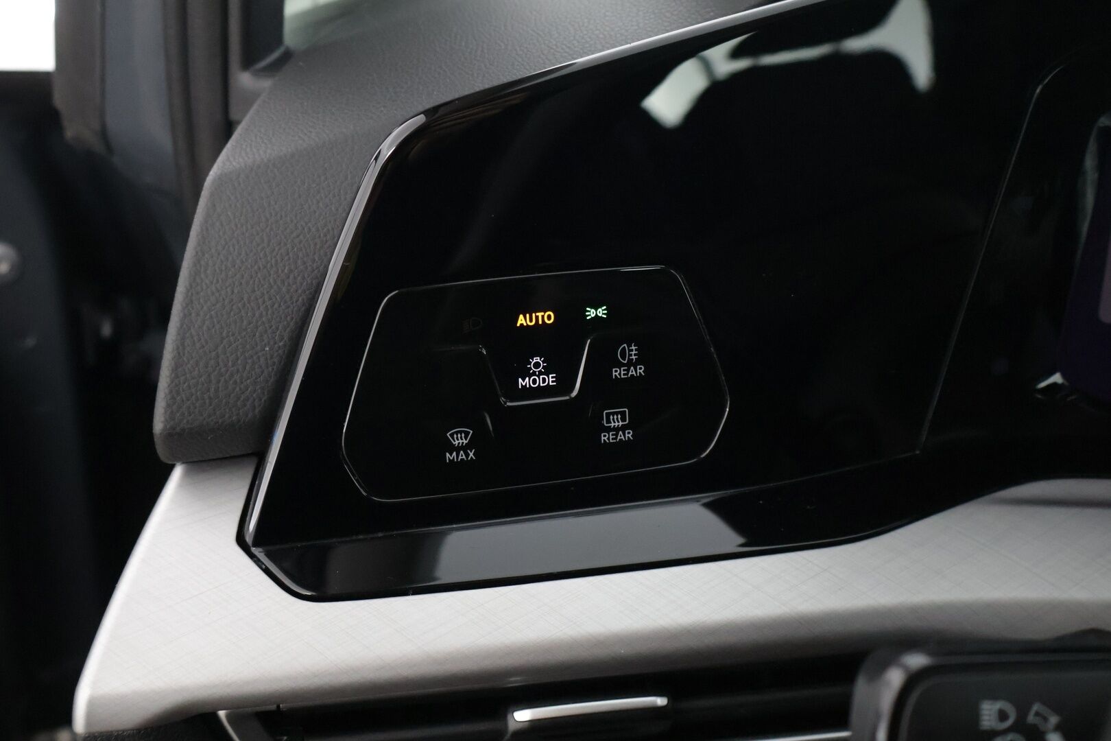 Volkswagen Golf 2020 First Edition 1,5 eTSI 110 kW (MHEV) DSG-automaatti * / Webasto / Acc / Ratinlämmitin / Ambient / Digi / 2x loistavat renkaat / * - Kahdet huippukunnossa olevat renkaat / Webasto kaukkarilla / Upea yksilö / 