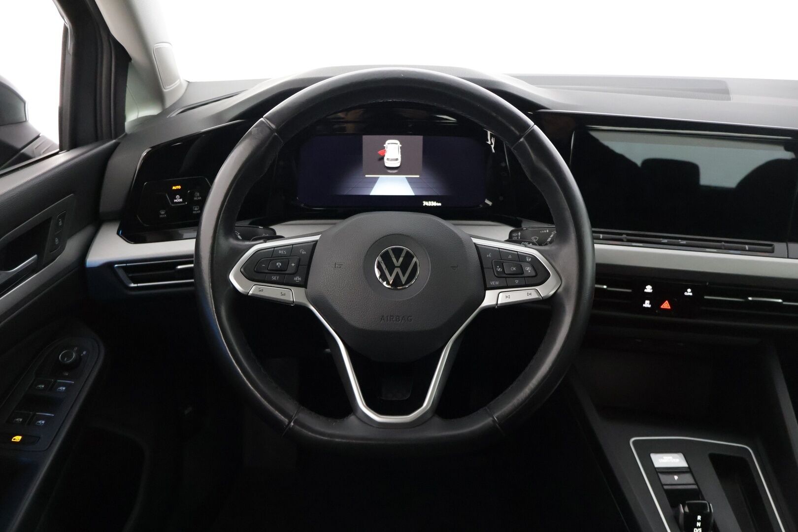 Volkswagen Golf 2020 First Edition 1,5 eTSI 110 kW (MHEV) DSG-automaatti * / Webasto / Acc / Ratinlämmitin / Ambient / Digi / 2x loistavat renkaat / * - Kahdet huippukunnossa olevat renkaat / Webasto kaukkarilla / Upea yksilö / 