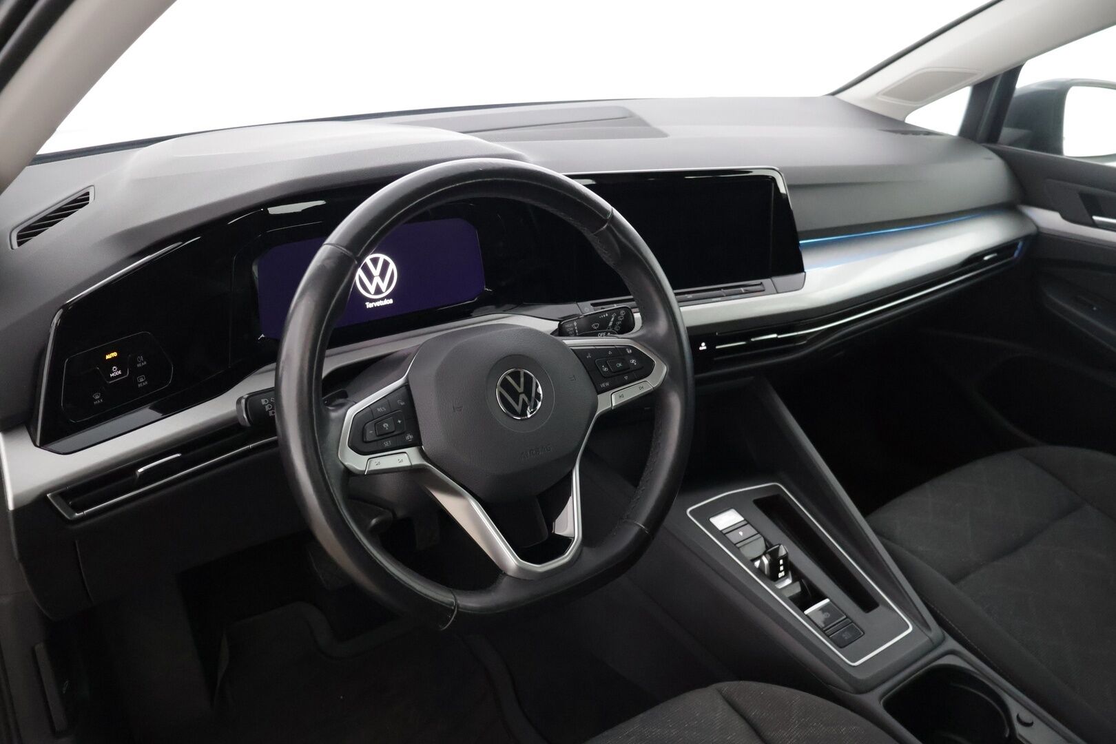 Volkswagen Golf 2020 First Edition 1,5 eTSI 110 kW (MHEV) DSG-automaatti * / Webasto / Acc / Ratinlämmitin / Ambient / Digi / 2x loistavat renkaat / * - Kahdet huippukunnossa olevat renkaat / Webasto kaukkarilla / Upea yksilö / 