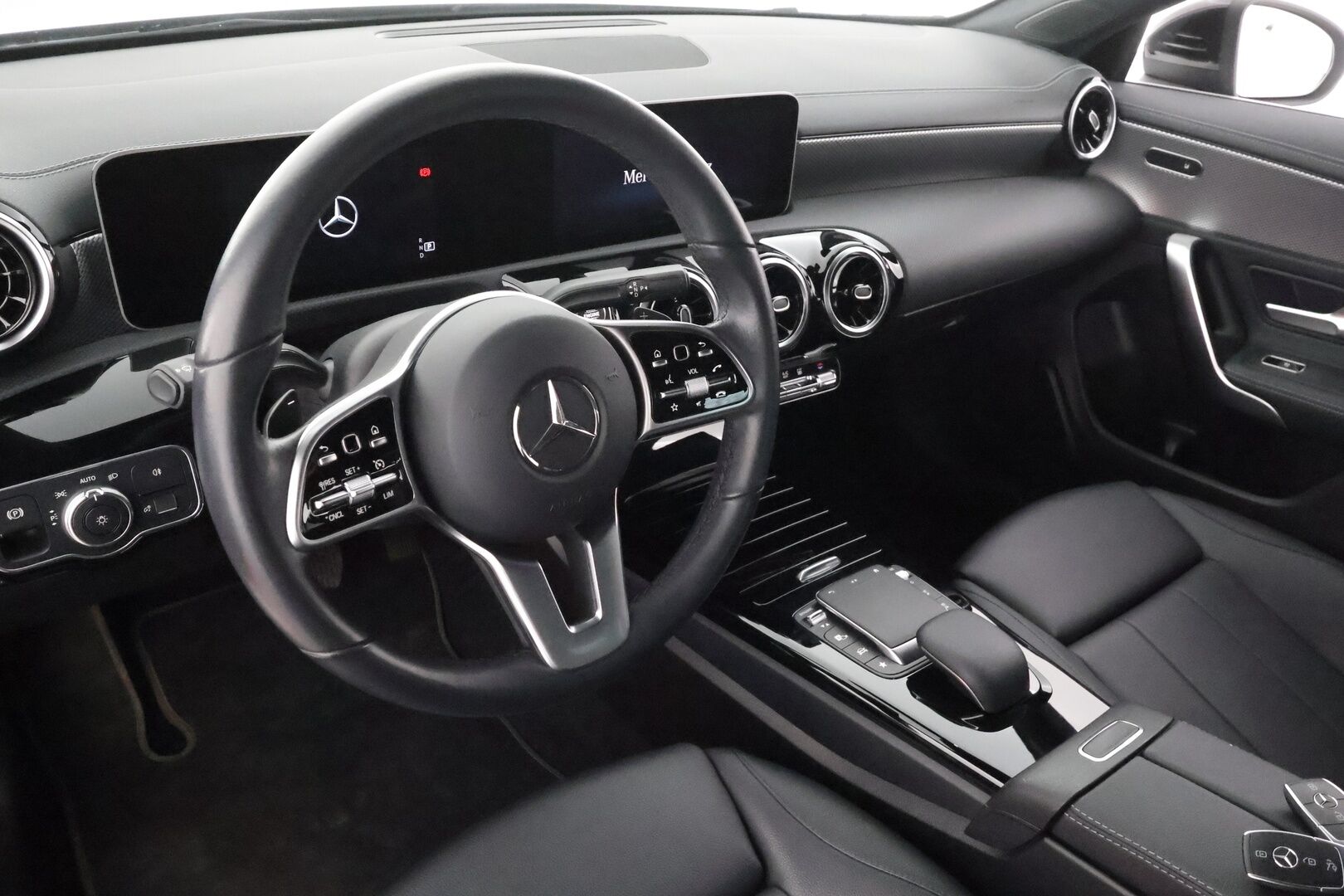 Mercedes-Benz CLA 2020 200 A Business Progressive * Vakkari / Webasto / Multibeam-LED / Sporttinahat / P.kamera / Digimittaristo * - 1.Om Suomi-auto / Kahdet Renkaat - HULLUT AVAJAISHULINAT KORKOTARJOUS 3,29 %