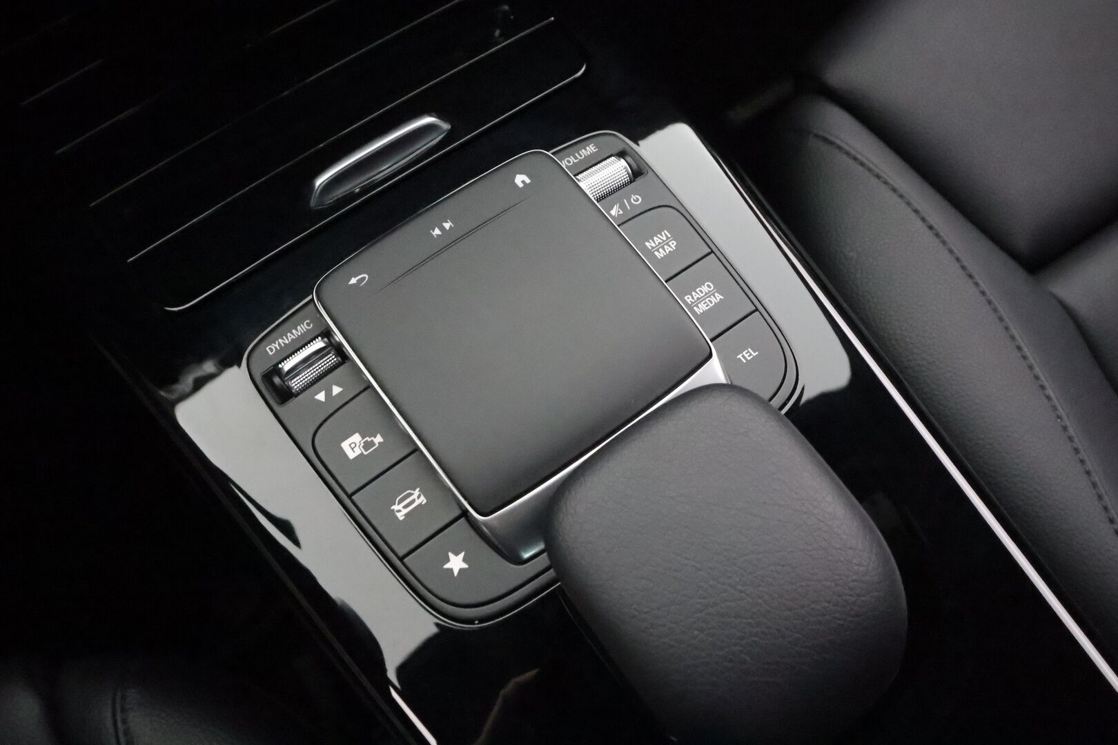 Mercedes-Benz CLA 2020 200 A Business Progressive * Vakkari / Webasto / Multibeam-LED / Sporttinahat / P.kamera / Digimittaristo * - 1.Om Suomi-auto / Kahdet Renkaat - HULLUT AVAJAISHULINAT KORKOTARJOUS 3,29 %