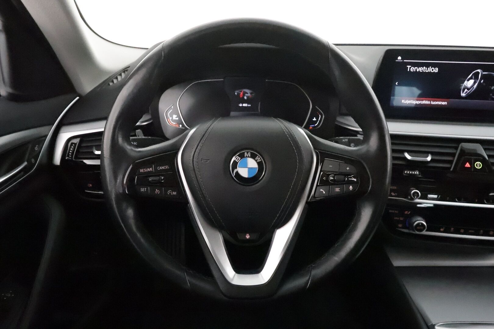 BMW 520 2020 G31 Touring 520d A xDrive MHEV LCI **Webasto / LED-valot / P.Tutkat / Navi / Apple&Android / Vakkari** - 3,99 % KORKOTARJOUS TÄHÄN AUTOON - 1-om Suomi-auto / Kahdet Renkaat