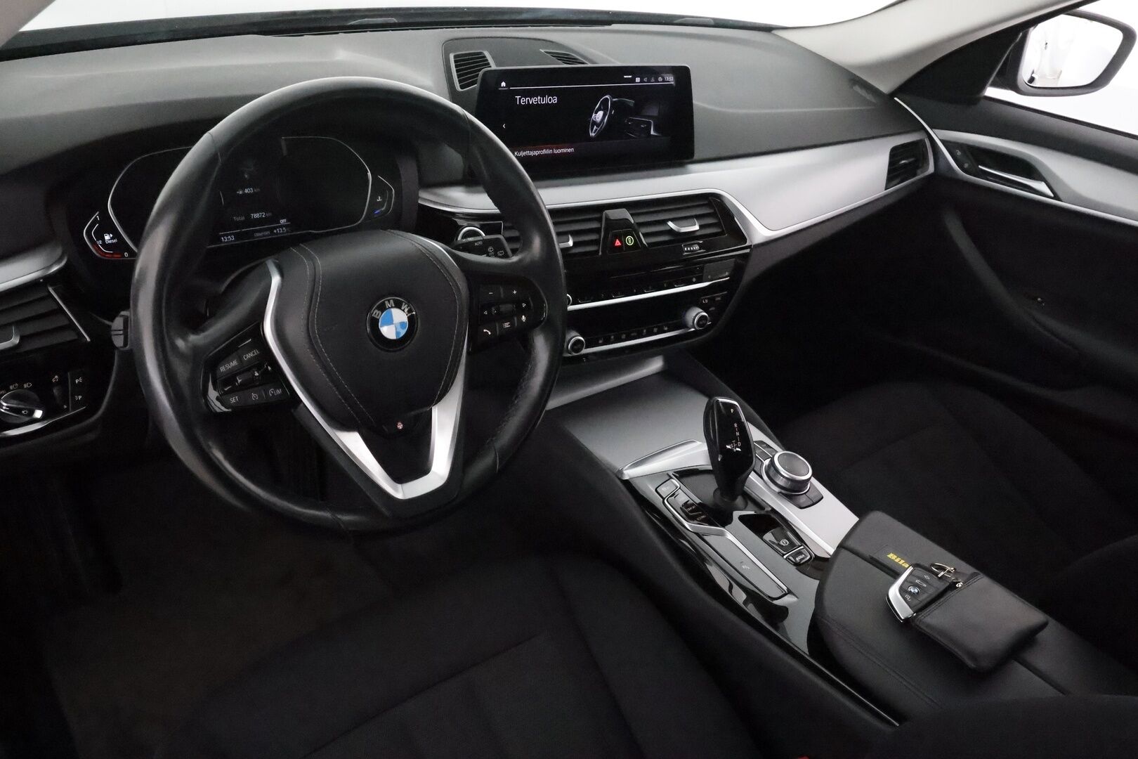 BMW 520 2020 G31 Touring 520d A xDrive MHEV LCI **Webasto / LED-valot / P.Tutkat / Navi / Apple&Android / Vakkari** - 3,99 % KORKOTARJOUS TÄHÄN AUTOON - 1-om Suomi-auto / Kahdet Renkaat