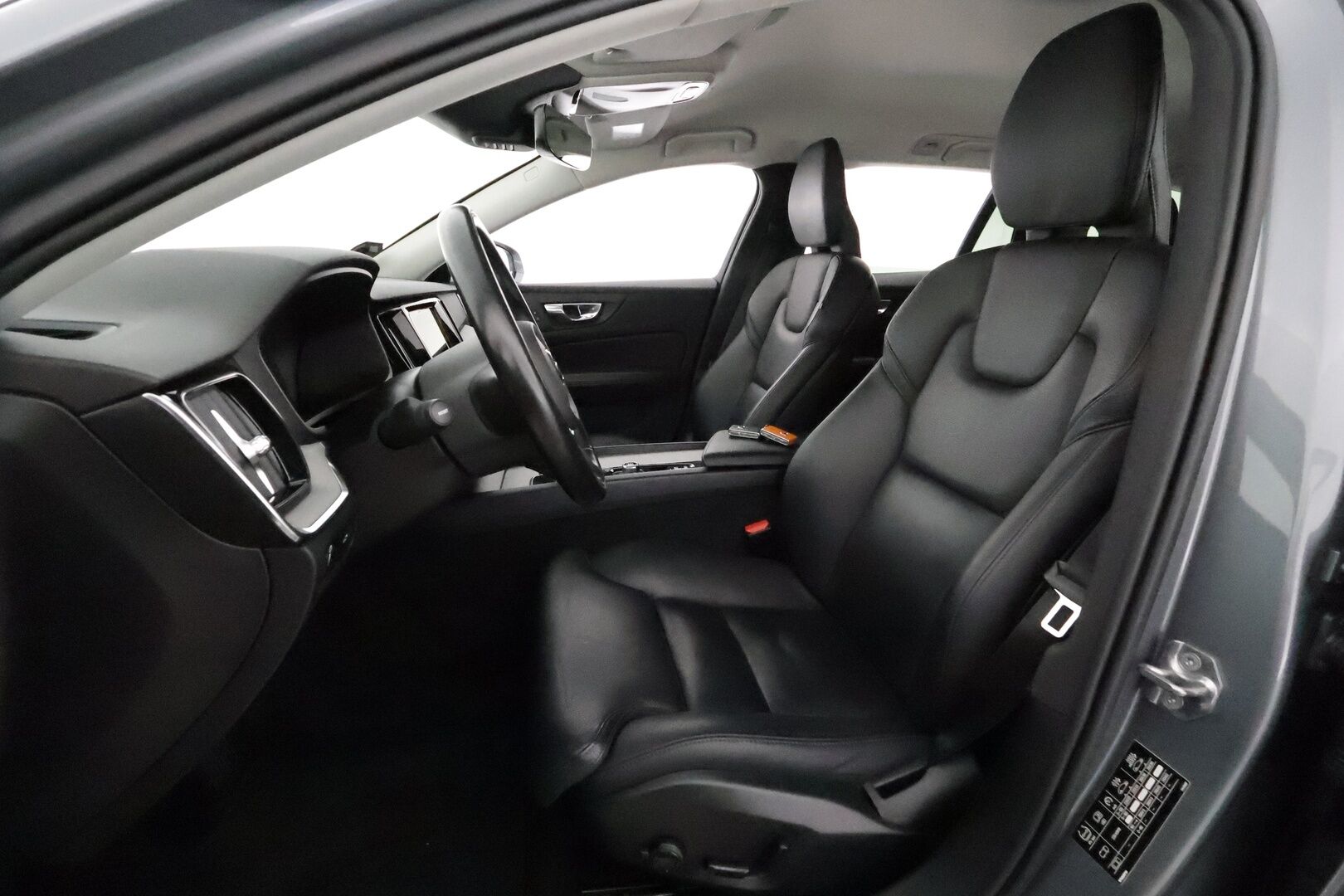 Volvo V60 2021 B5 AWD MHEV Business Inscription aut - 1Om Suomiauto / Webasto / Adapt.Vakkari / High Perf Audio / 360-Kamera / Full LED / Nahkasisusta / Supervarusteet! - HULLUT JOULUT KORKOTARJOUS 2,49% 