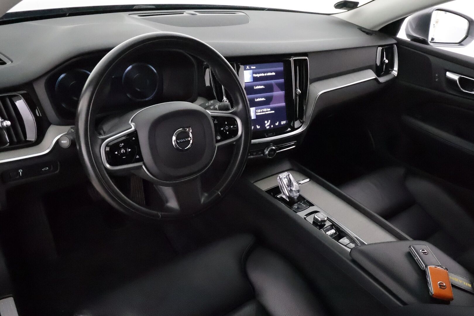 Volvo V60 2021 B5 AWD MHEV Business Inscription aut - 3,99 % KORKOTARJOUS TÄHÄN AUTOON 28.9. ASTI! - 1Om Suomiauto / Webasto / Adapt.Vakkari / High Perf Audio / 360-Kamera / Full LED / Nahkasisusta / Supervarusteet!