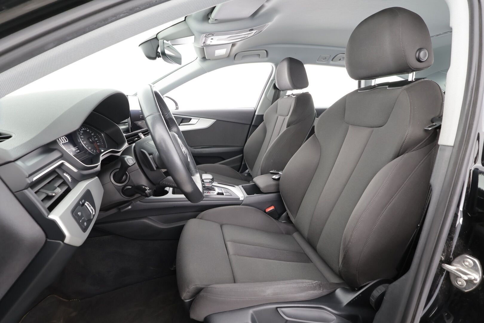 Audi A4 2020 Avant Business Advanced Comfort Edition 35 TFSI 110 kW MHEV S tronic * ACC / Webasto / Koukku / Matrix LED * - 1.Om Suomi-auto / Kahdet renkaat aluvanteilla