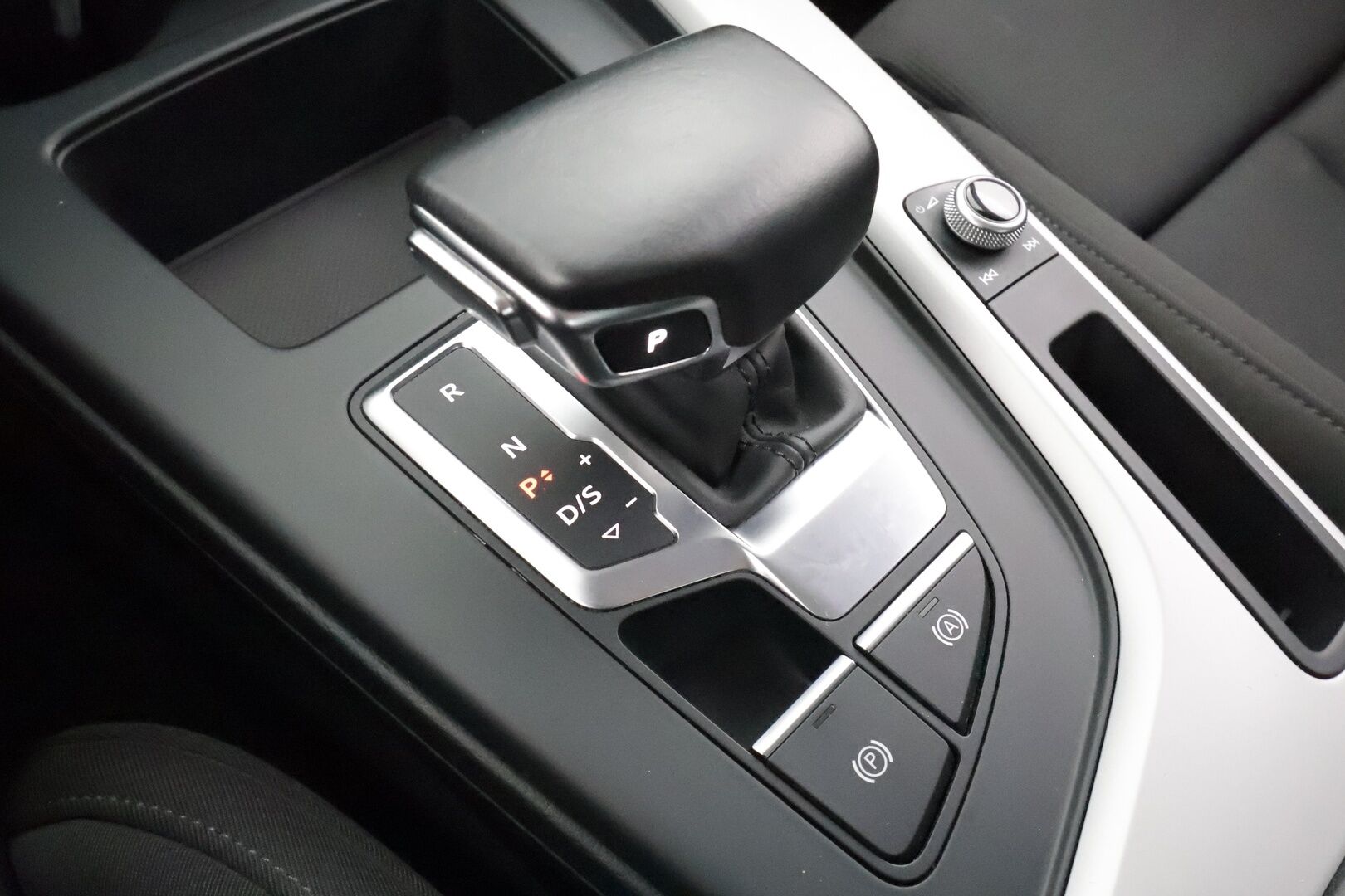 Audi A4 2020 Avant Business Advanced Comfort Edition 35 TFSI 110 kW MHEV S tronic * ACC / Webasto / Koukku / Matrix LED * - 1.Om Suomi-auto / Kahdet renkaat aluvanteilla