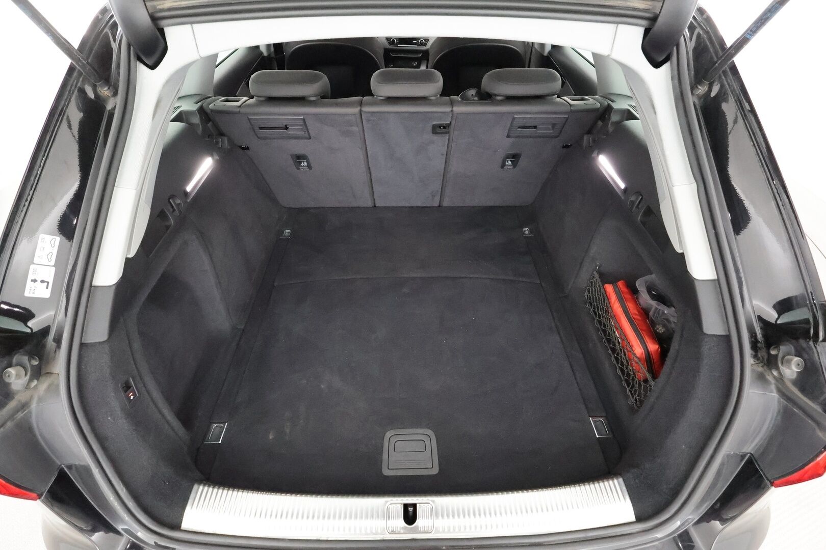 Audi A4 2020 Avant Business Advanced Comfort Edition 35 TFSI 110 kW MHEV S tronic * ACC / Webasto / Koukku / Matrix LED * - 1.Om Suomi-auto / Kahdet renkaat aluvanteilla