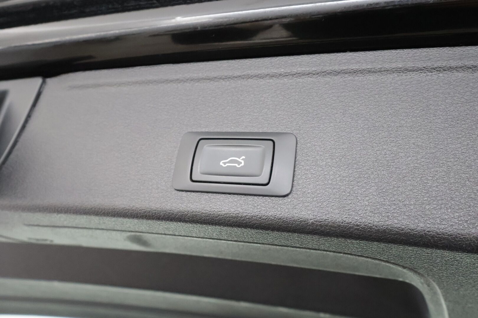 Audi A4 2020 Avant Business Advanced Comfort Edition 35 TFSI 110 kW MHEV S tronic * ACC / Webasto / Koukku / Matrix LED * - 1.Om Suomi-auto / Kahdet renkaat aluvanteilla