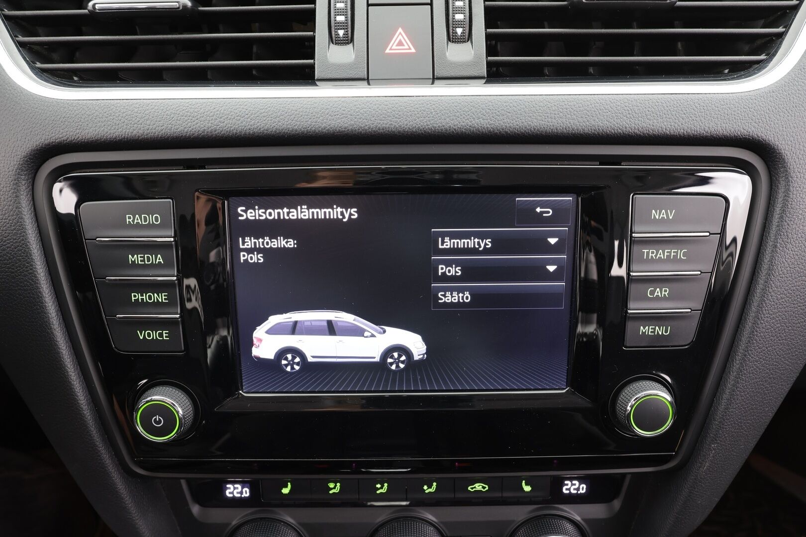 Skoda Octavia 2017 Combi 2,0 TDI 184 4x4 Scout DSG * ACC / Webasto / P.kamera / Canton / Apple&Android * - Kahdet renkaat vanteilla / Viimeisin iso huolto 206tkm / Ei Adblue