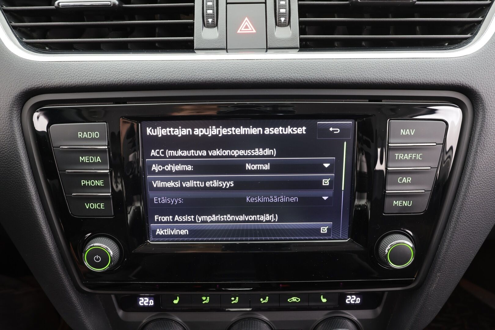 Skoda Octavia 2017 Combi 2,0 TDI 184 4x4 Scout DSG * ACC / Webasto / P.kamera / Canton / Apple&Android * - Kahdet renkaat vanteilla / Viimeisin iso huolto 206tkm / Ei Adblue
