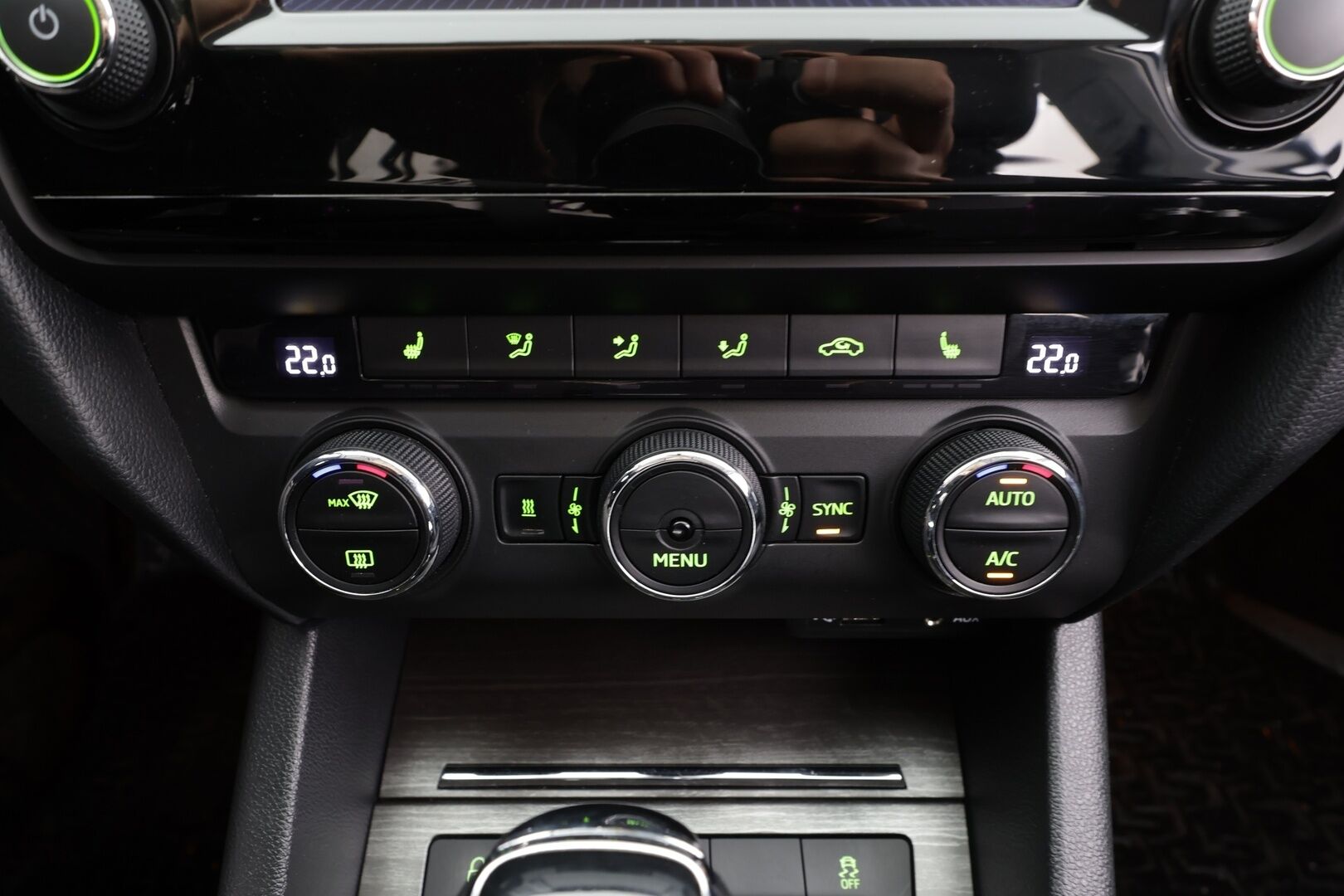 Skoda Octavia 2017 Combi 2,0 TDI 184 4x4 Scout DSG * ACC / Webasto / P.kamera / Canton / Apple&Android * - Kahdet renkaat vanteilla / Viimeisin iso huolto 206tkm / Ei Adblue