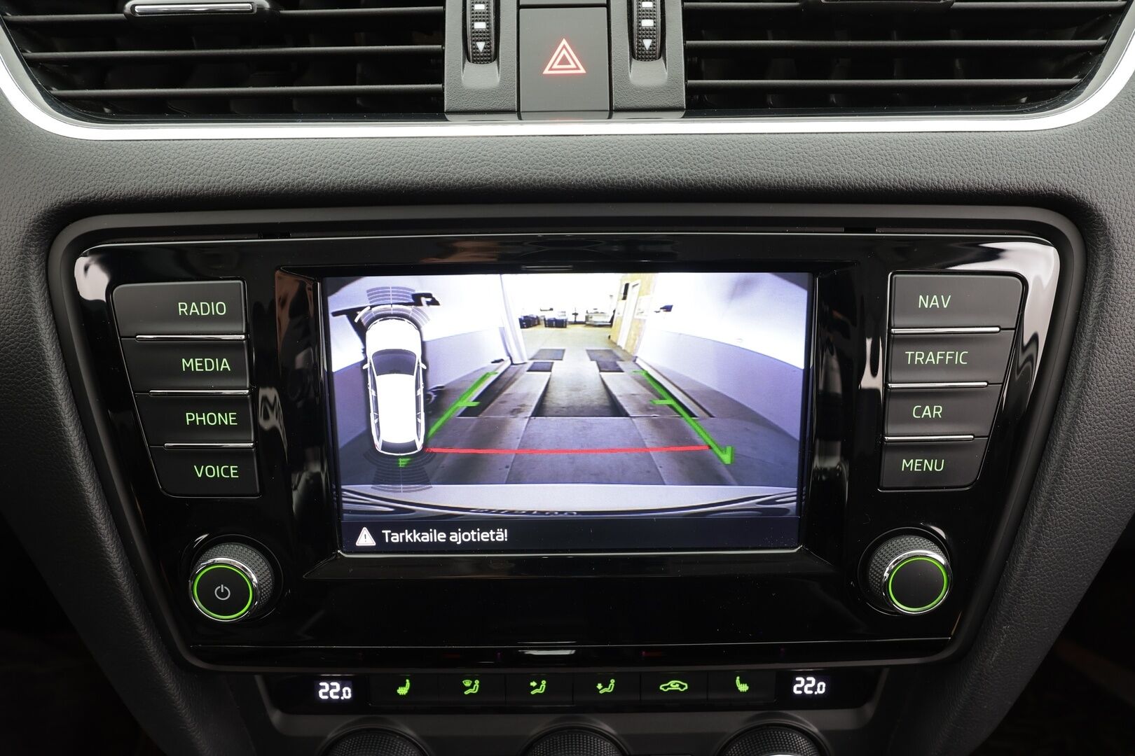 Skoda Octavia 2017 Combi 2,0 TDI 184 4x4 Scout DSG * ACC / Webasto / P.kamera / Canton / Apple&Android * - Kahdet renkaat vanteilla / Viimeisin iso huolto 206tkm / Ei Adblue