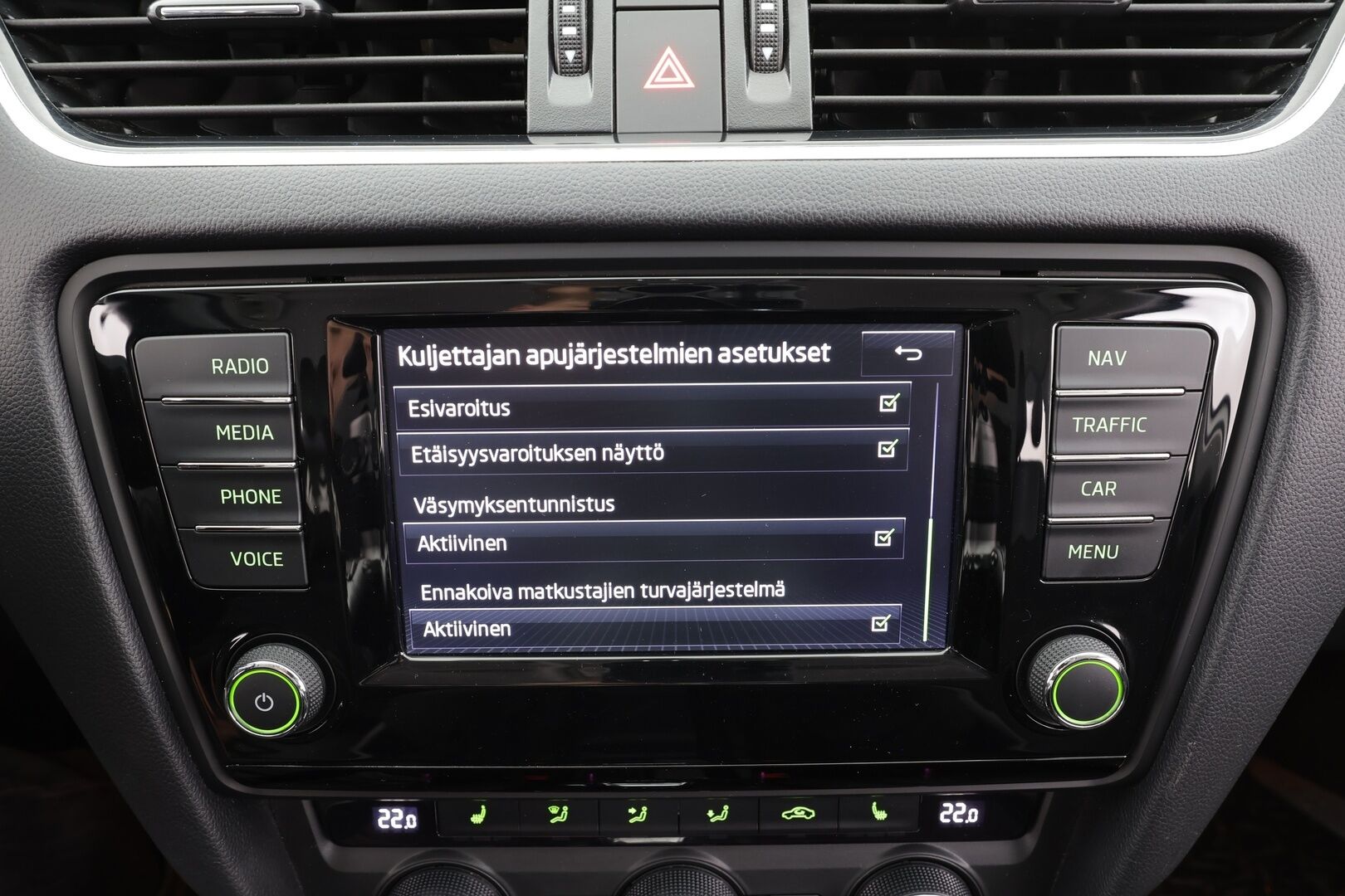 Skoda Octavia 2017 Combi 2,0 TDI 184 4x4 Scout DSG * ACC / Webasto / P.kamera / Canton / Apple&Android * - Kahdet renkaat vanteilla / Viimeisin iso huolto 206tkm / Ei Adblue