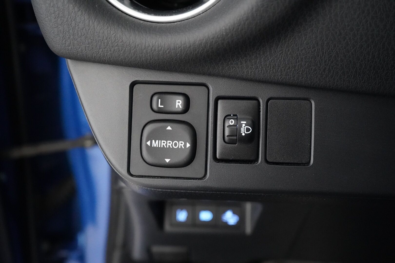 Toyota Yaris 2020 1,5 Hybrid Y20 Edition - Kamera | Lohko+sisä | Kaistavahti | Navi | Vakionopeudensäädin | Kahdet OEM vanteet | Suomi-auto | Merkkihuollettu | Katsastettu ja huollettu toukokuussa