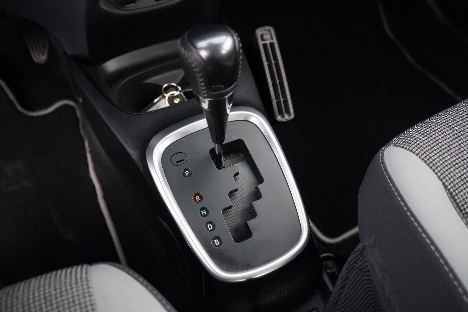 Toyota Yaris 2020 1,5 Hybrid Y20 Edition - Kamera | Lohko+sisä | Kaistavahti | Navi | Vakionopeudensäädin | Kahdet OEM vanteet | Suomi-auto | Merkkihuollettu | Katsastettu ja huollettu toukokuussa