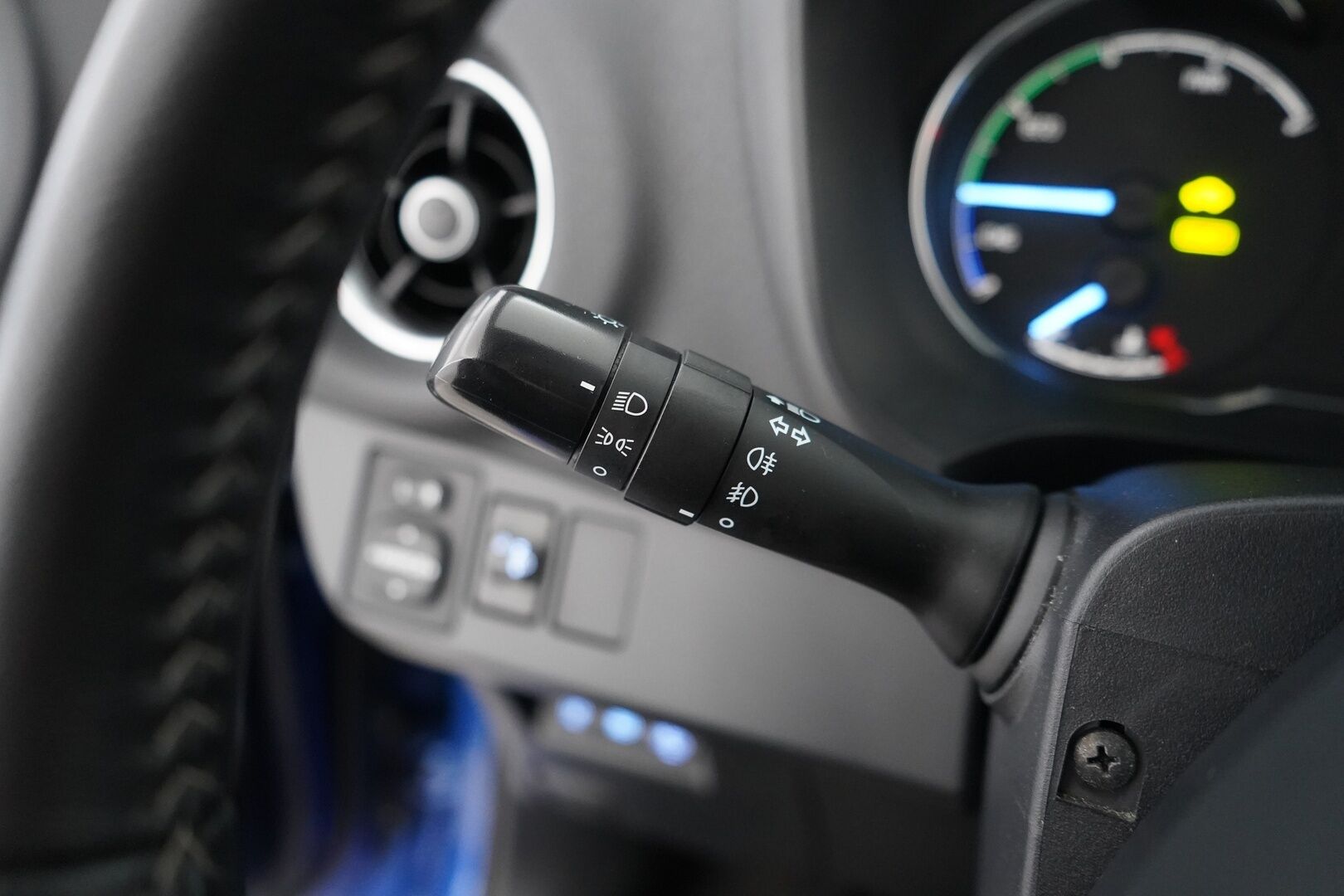 Toyota Yaris 2020 1,5 Hybrid Y20 Edition - Kamera | Lohko+sisä | Kaistavahti | Navi | Vakionopeudensäädin | Kahdet OEM vanteet | Suomi-auto | Merkkihuollettu | Katsastettu ja huollettu toukokuussa