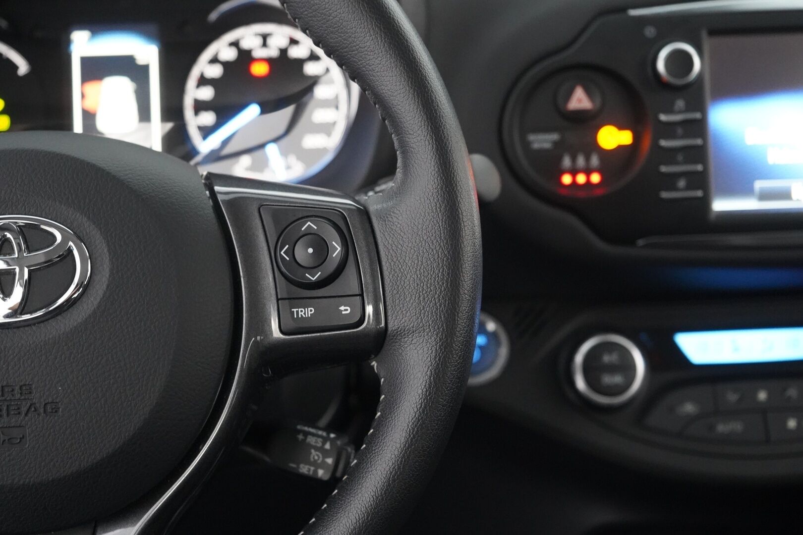 Toyota Yaris 2020 1,5 Hybrid Y20 Edition - Kamera | Lohko+sisä | Kaistavahti | Navi | Vakionopeudensäädin | Kahdet OEM vanteet | Suomi-auto | Merkkihuollettu | Katsastettu ja huollettu toukokuussa