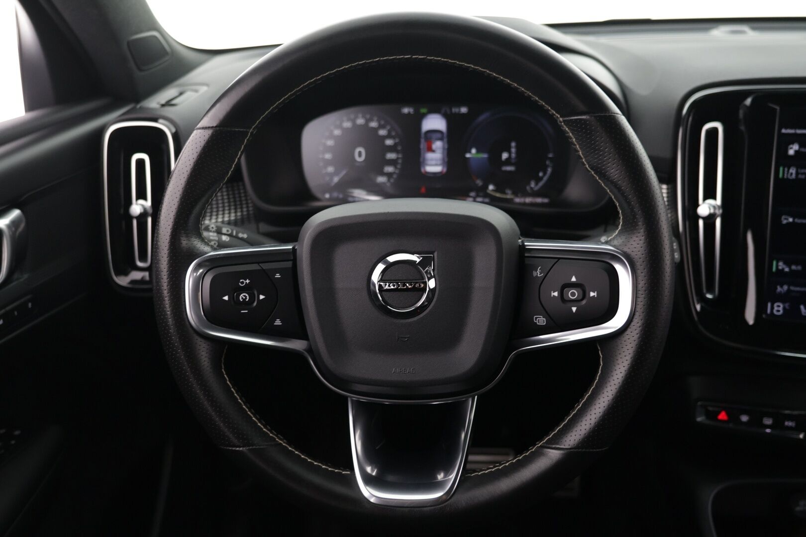 Volvo XC40 2021 T5 TwE Business R-Design aut - ACC | Vetokoukku | Digimittaristo | BLIS | Carplay | Peruutuskamera | Lämmitettävä ohjauspyörä | Muistipenkki |