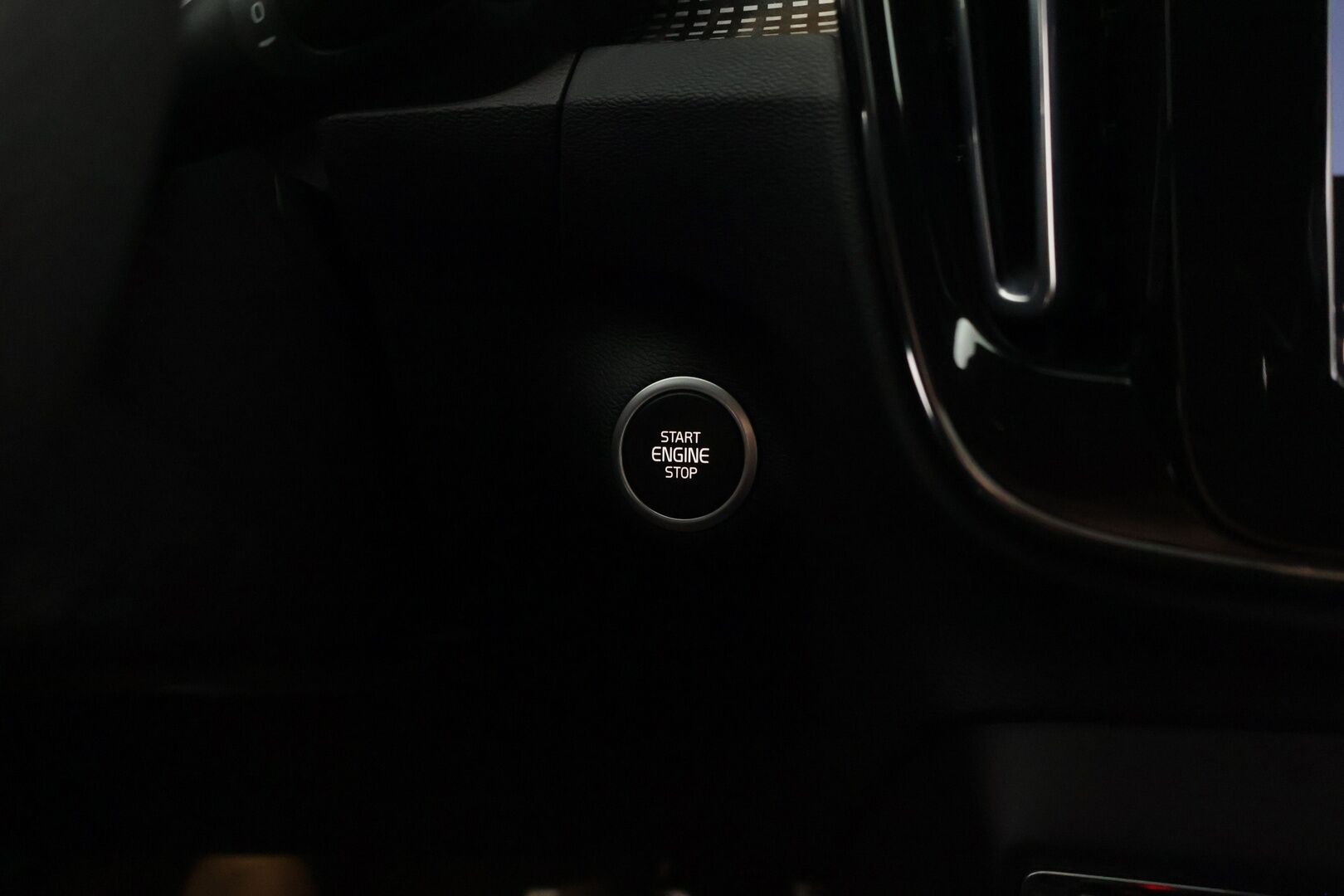 Volvo XC40 2021 T5 TwE Business R-Design aut