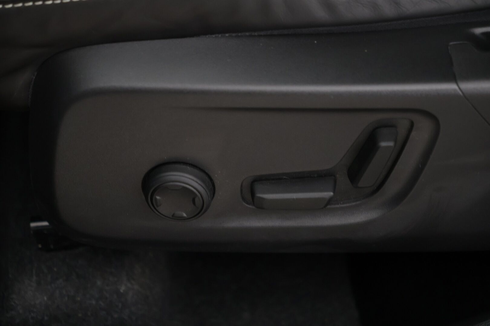 Volvo XC40 2021 T5 TwE Business R-Design aut - ACC | Vetokoukku | Digimittaristo | BLIS | Carplay | Peruutuskamera | Lämmitettävä ohjauspyörä | Muistipenkki |