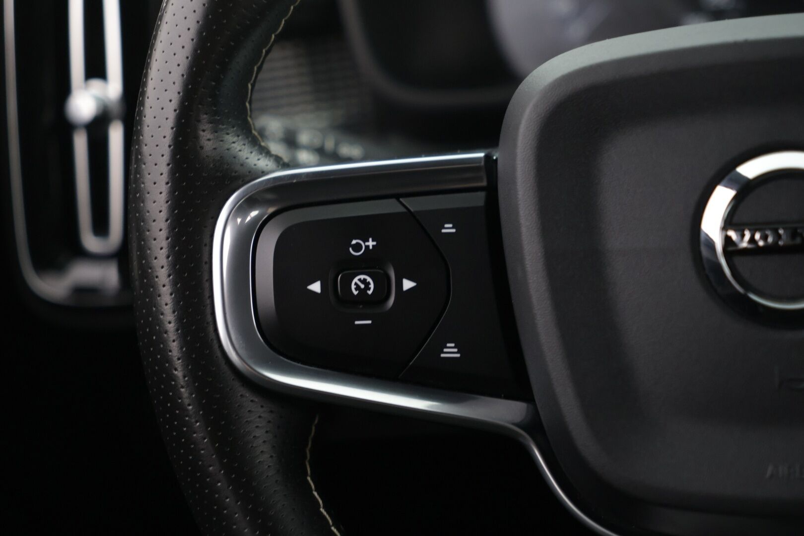 Volvo XC40 2021 T5 TwE Business R-Design aut - ACC | Vetokoukku | Digimittaristo | BLIS | Carplay | Peruutuskamera | Lämmitettävä ohjauspyörä | Muistipenkki |