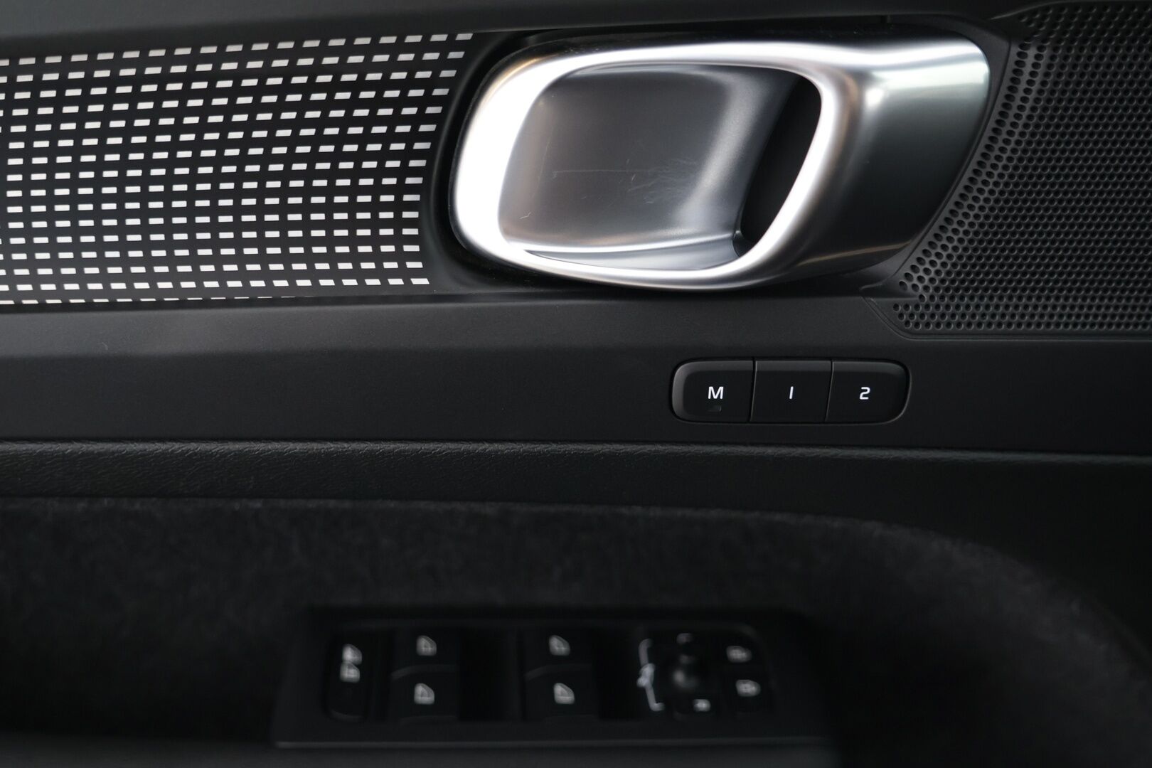 Volvo XC40 2021 T5 TwE Business R-Design aut - ACC | Vetokoukku | Digimittaristo | BLIS | Carplay | Peruutuskamera | Lämmitettävä ohjauspyörä | Muistipenkki |