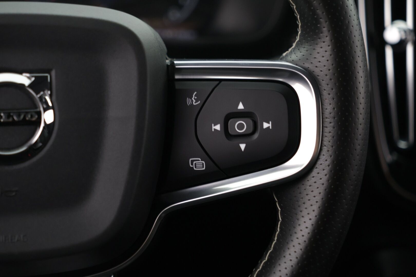 Volvo XC40 2021 T5 TwE Business R-Design aut - ACC | Vetokoukku | Digimittaristo | BLIS | Carplay | Peruutuskamera | Lämmitettävä ohjauspyörä | Muistipenkki |