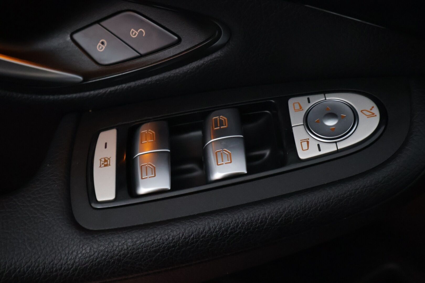 Mercedes-Benz GLC 2021 300 e 4MATIC A Business EQ Power - | Adapt.vakkari | 2.OM Suomi-auto | BLIS | Urheiluistuimet | P. Kamera | Led High Performance | Apple&Android carplay | Sähköluukku |