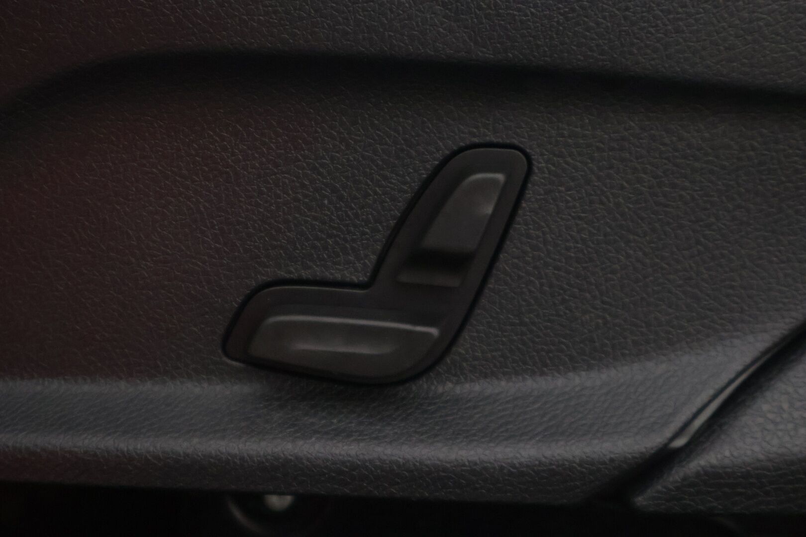 Mercedes-Benz GLC 2021 300 e 4MATIC A Business EQ Power - | Adapt.vakkari | 2.OM Suomi-auto | BLIS | Urheiluistuimet | P. Kamera | Led High Performance | Apple&Android carplay | Sähköluukku |