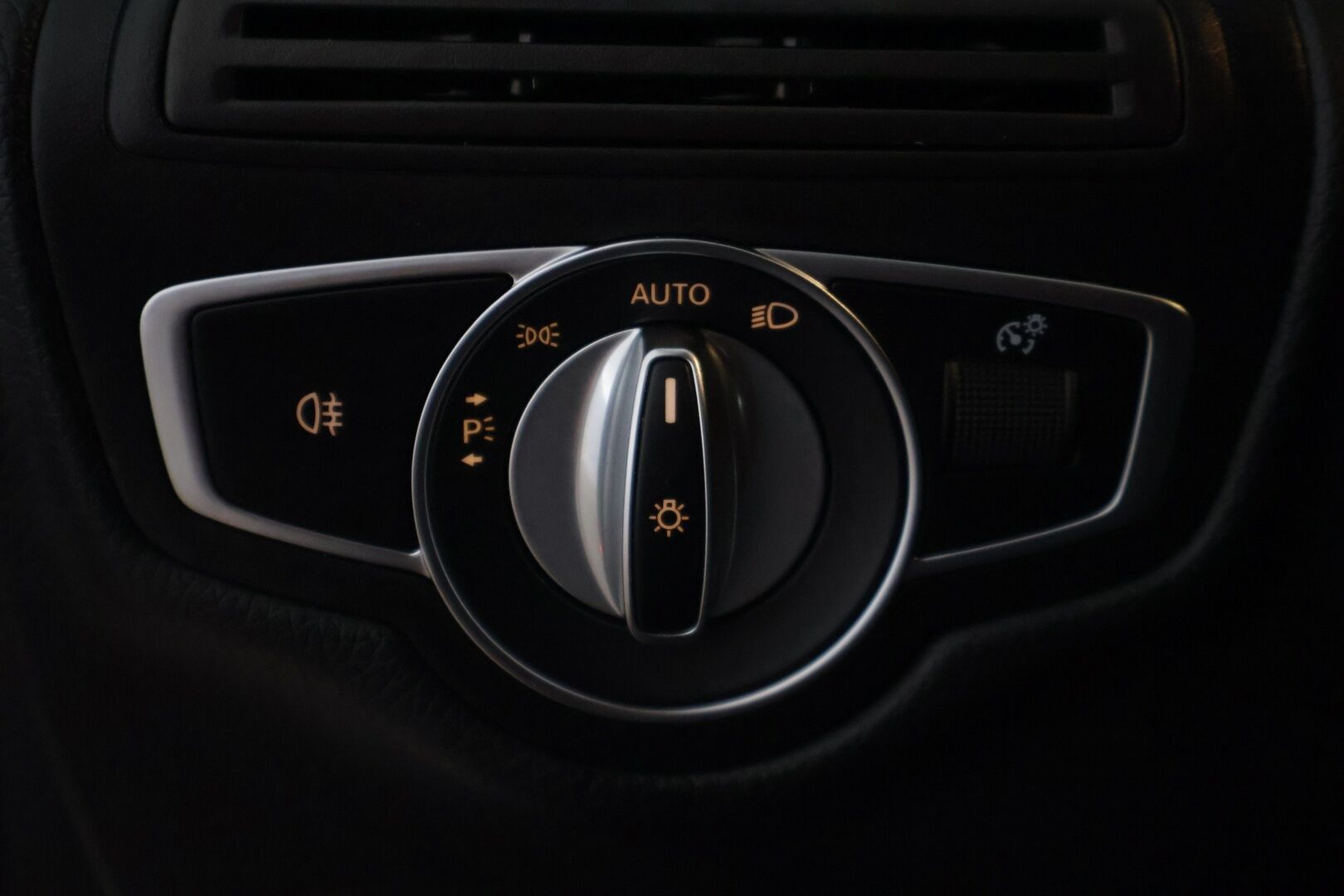 Mercedes-Benz GLC 2021 300 e 4MATIC A Business EQ Power - | Adapt.vakkari | 2.OM Suomi-auto | BLIS | Urheiluistuimet | P. Kamera | Led High Performance | Apple&Android carplay | Sähköluukku |