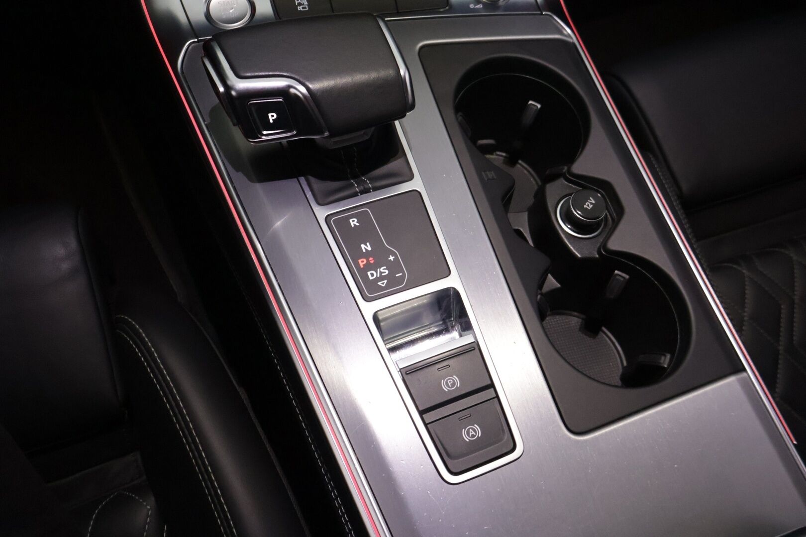 Audi A6 2020 Sedan Business Sport 55 TFSIe Quattro S tronic S Line - Suomi-auto | Bang&Olufsen | P.kamera | Tikatut nahat | Vetokoukku | Muistipenkkit | Carplay | SoH 88,7% 