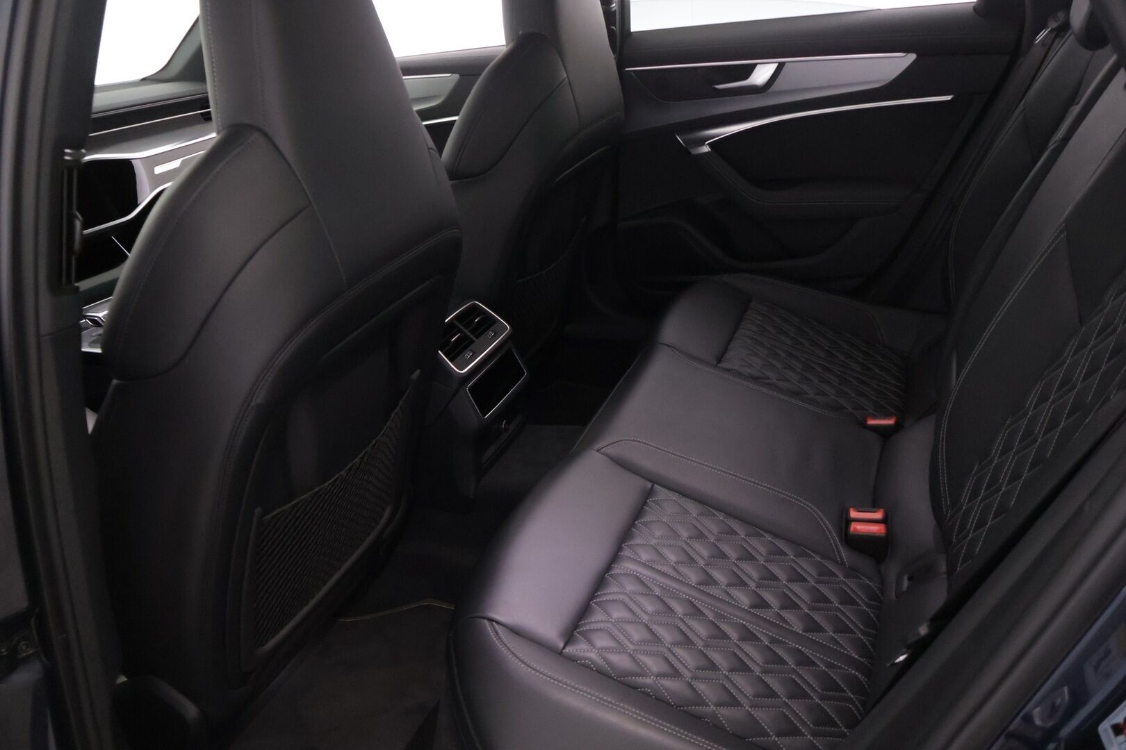 Audi A6 2020 Sedan Business Sport 55 TFSIe Quattro S tronic S Line - Suomi-auto | Bang&Olufsen | P.kamera | Tikatut nahat | Vetokoukku | Muistipenkkit | Carplay | SoH 88,7% 