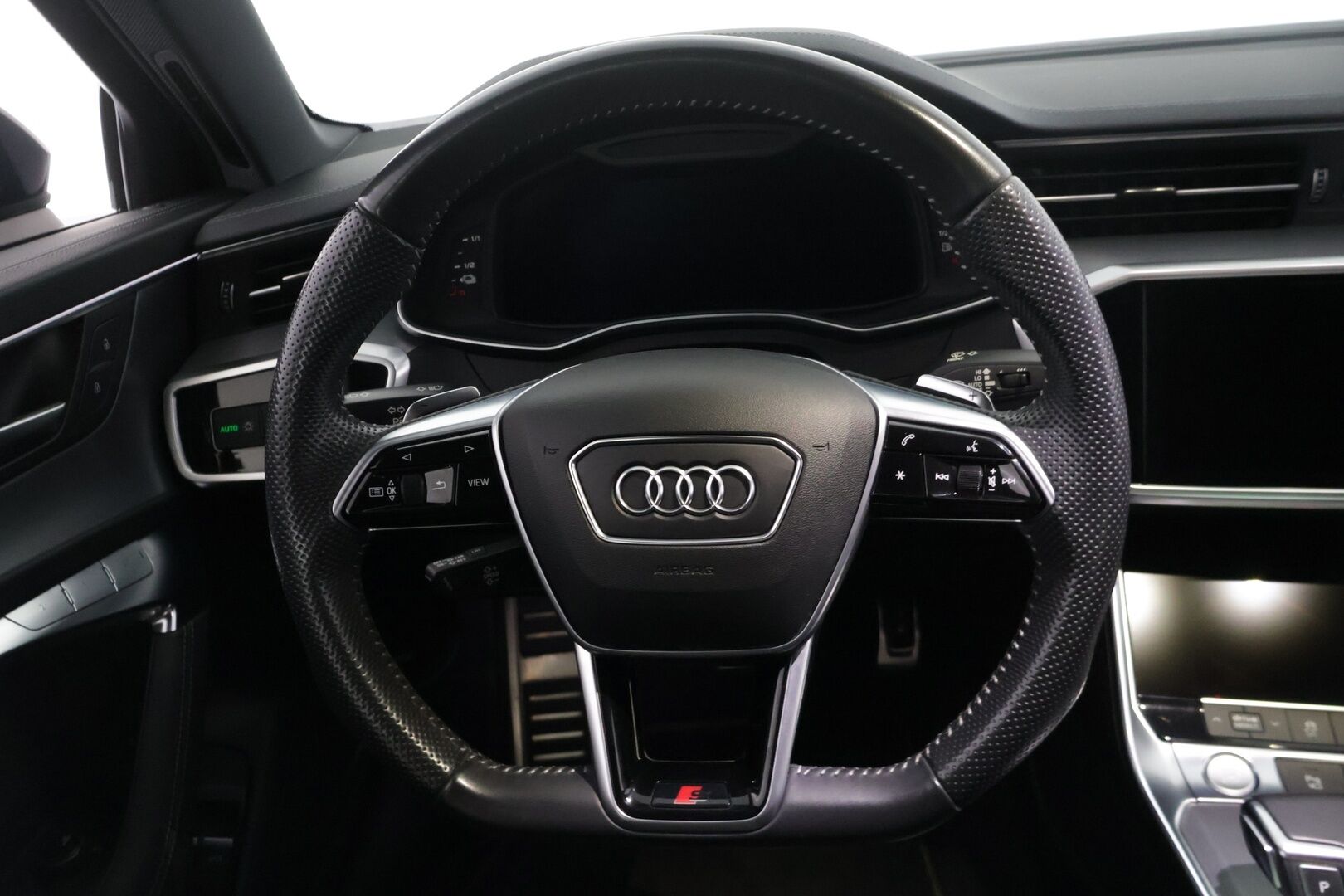 Audi A6 2020 Sedan Business Sport 55 TFSIe Quattro S tronic S Line - Suomi-auto | Bang&Olufsen | P.kamera | Tikatut nahat | Vetokoukku | Muistipenkkit | Carplay | SoH 88,7% 
