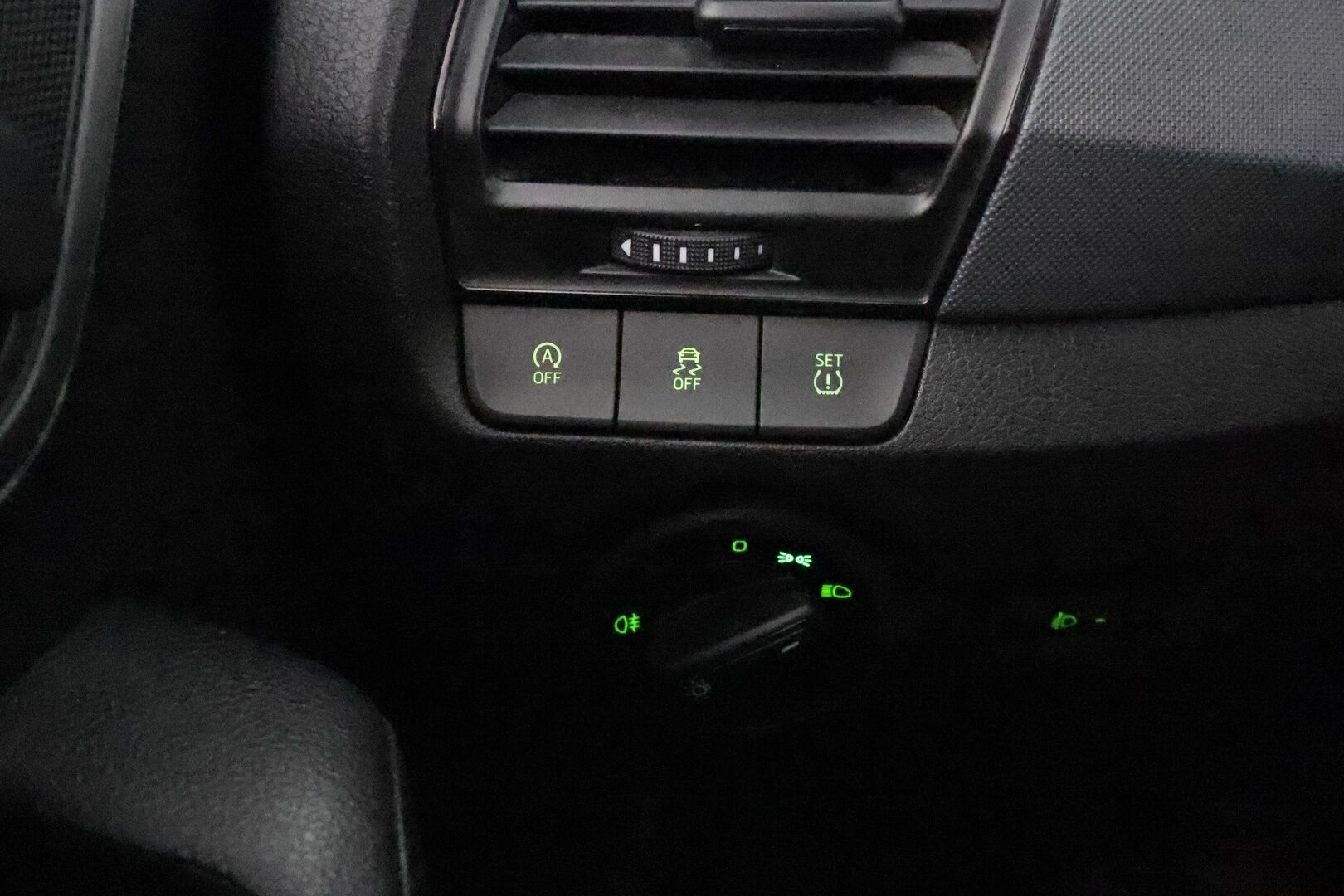 Skoda Fabia 2020 1,0 TSI 95 Active **Suomi-auto / Radio / ALV / 2xRenkaat / Lohkolämmitin** - Ilmastointi