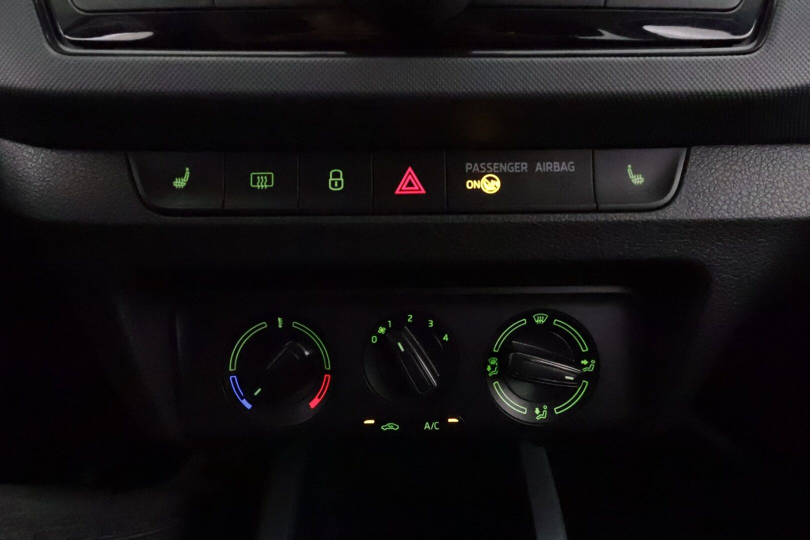 Skoda Fabia 2020 1,0 TSI 95 Active **Suomi-auto / Radio / ALV / 2xRenkaat / Lohkolämmitin** - Ilmastointi