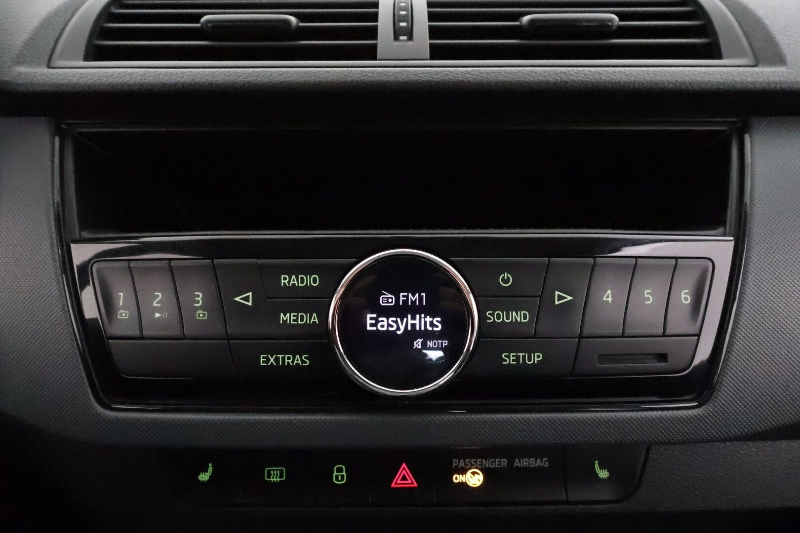 Skoda Fabia 2020 1,0 TSI 95 Active **Suomi-auto / Radio / ALV / 2xRenkaat / Lohkolämmitin** - Ilmastointi