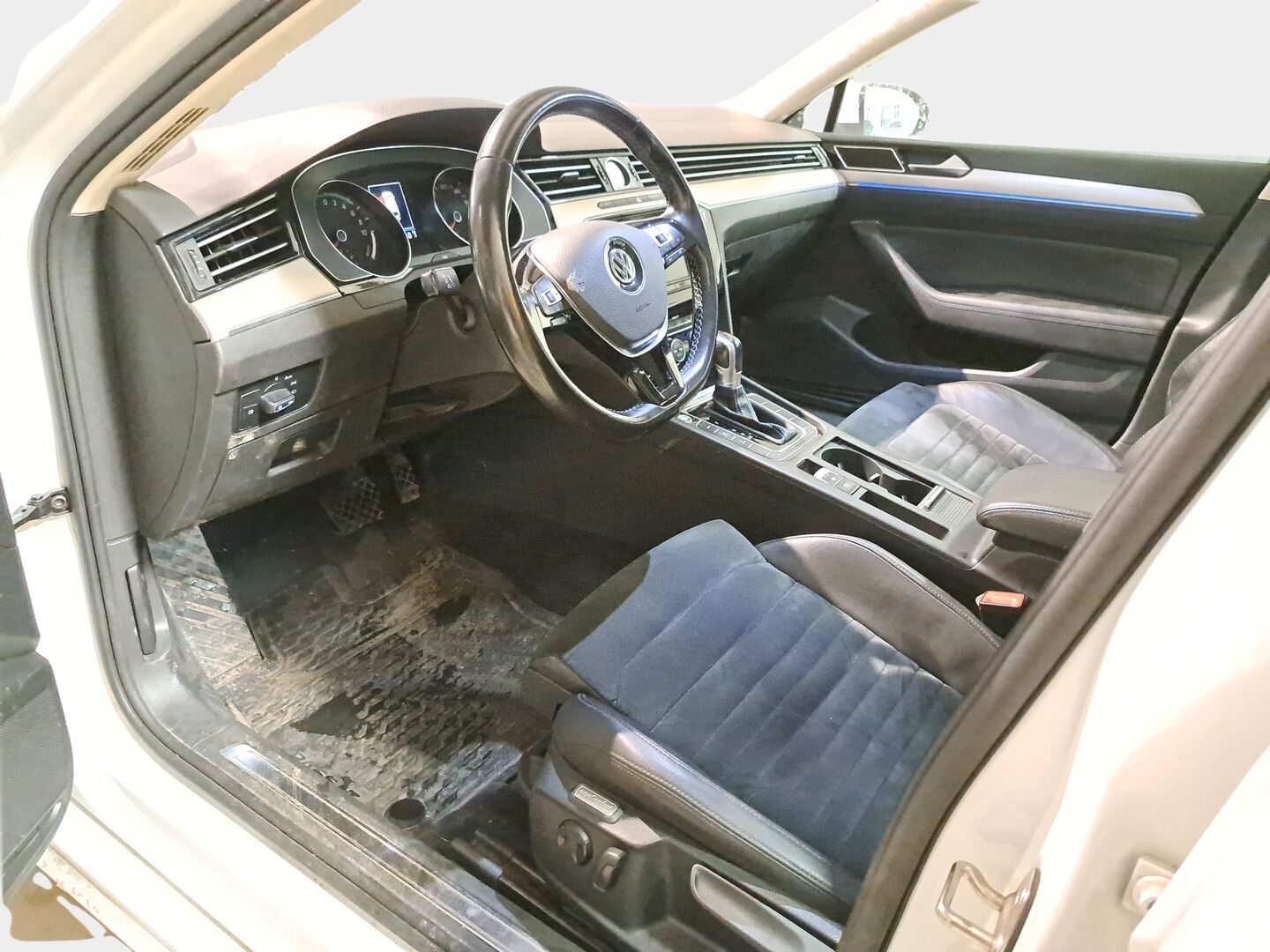 VOLKSWAGEN PASSAT 2017 GTE Plug-In Hybrid 218hv DSG *ACC / App-Connect / LED / P.Kamera / Koukku* - Erittäin hyvin huollettu yksilö / Michelin huippukuntoiset nastarenkaat / Taloudellinen Valinta - Osta nyt, maksa vasta ensi vuonna