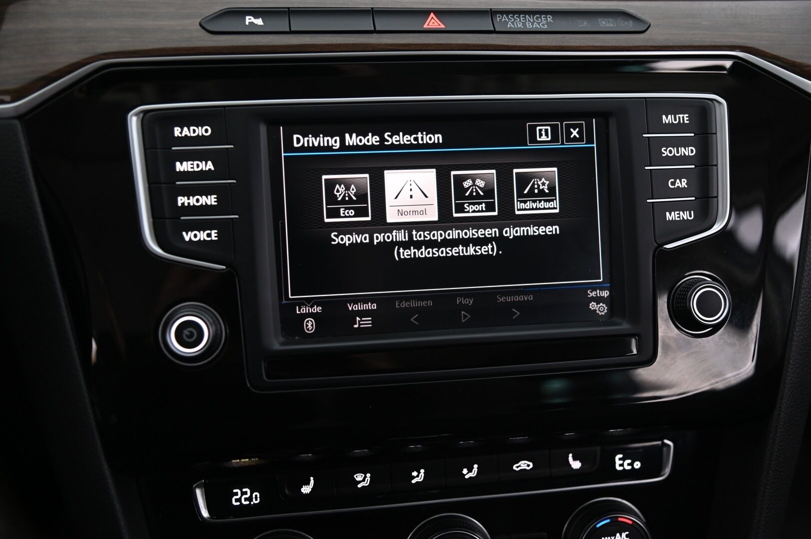 VOLKSWAGEN PASSAT 2017 GTE 1.4 Plug-in Hybrid *ACC/ Ergocomfort kuljettajanistuin / Nahka-alcantara / Koukku / Ambient / Kamera* - Autoon vaihdettu tehtaan takuisiin 13Kw akusto / Mekatroniikka rempattu / Lohkolämmitin + sisätilanlämmitin